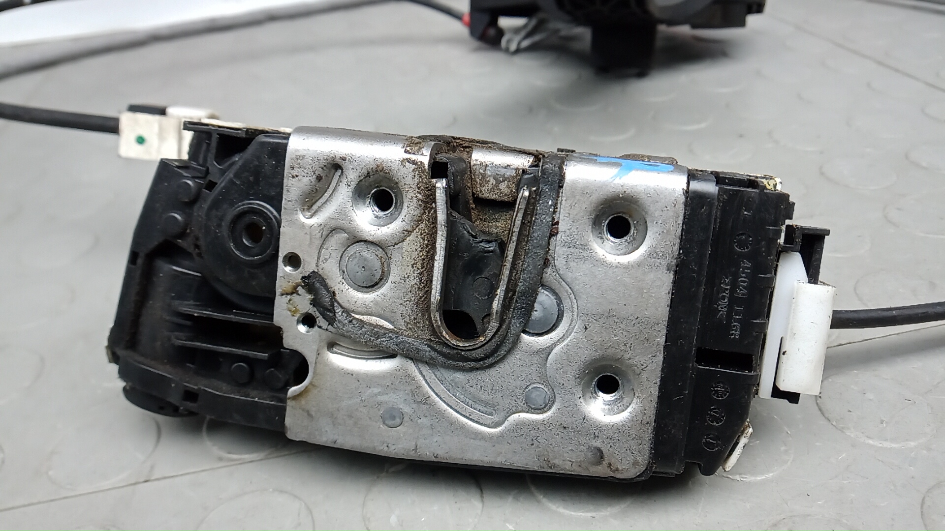 Замок двери распашной