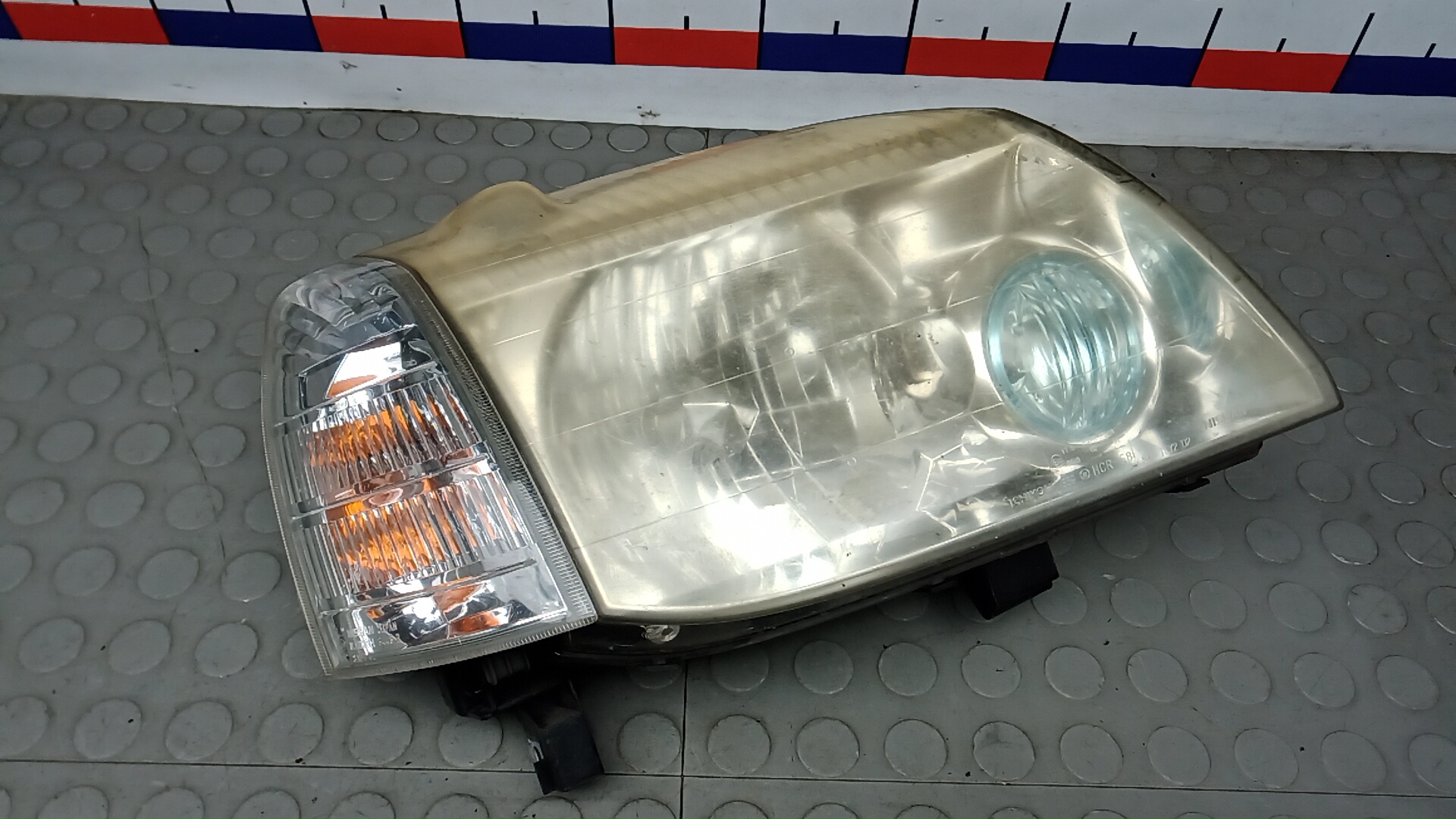 Фара правая