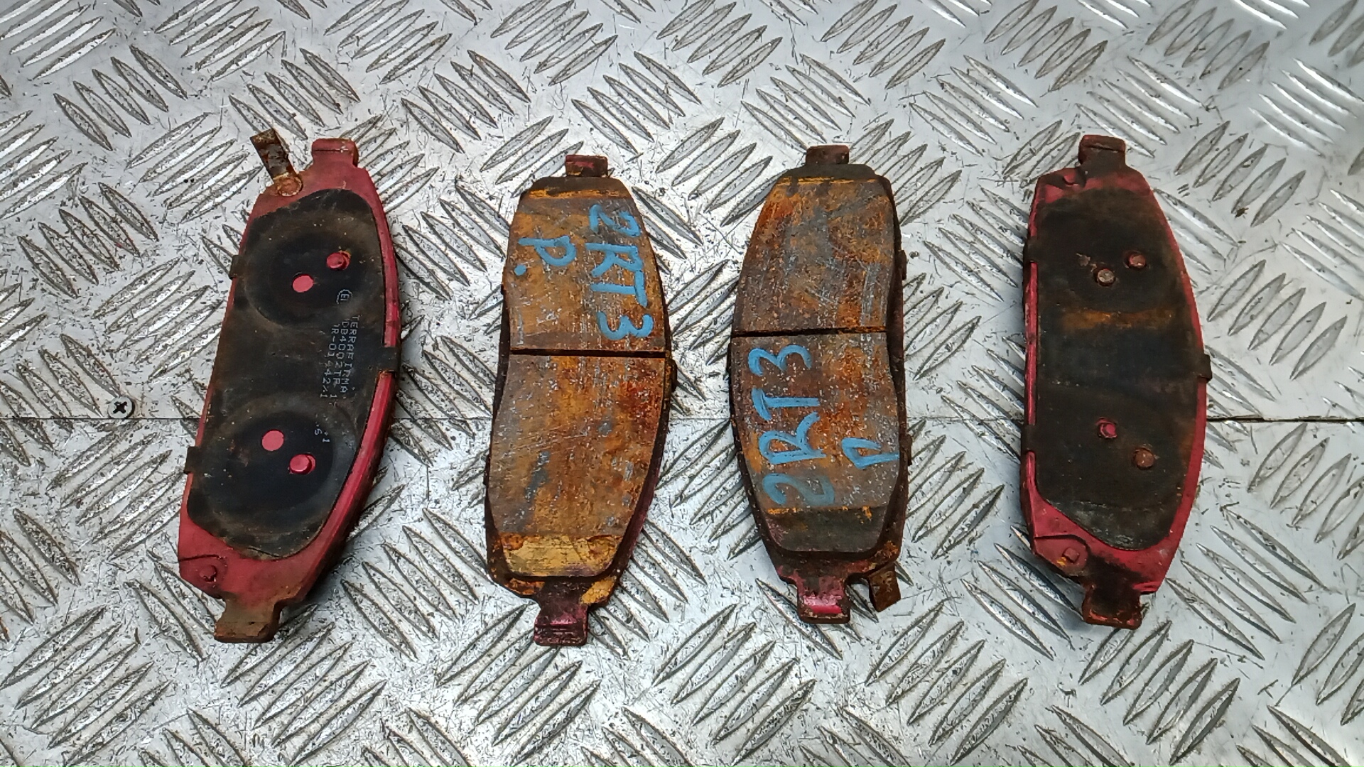 Колодки тормозные передние к-т