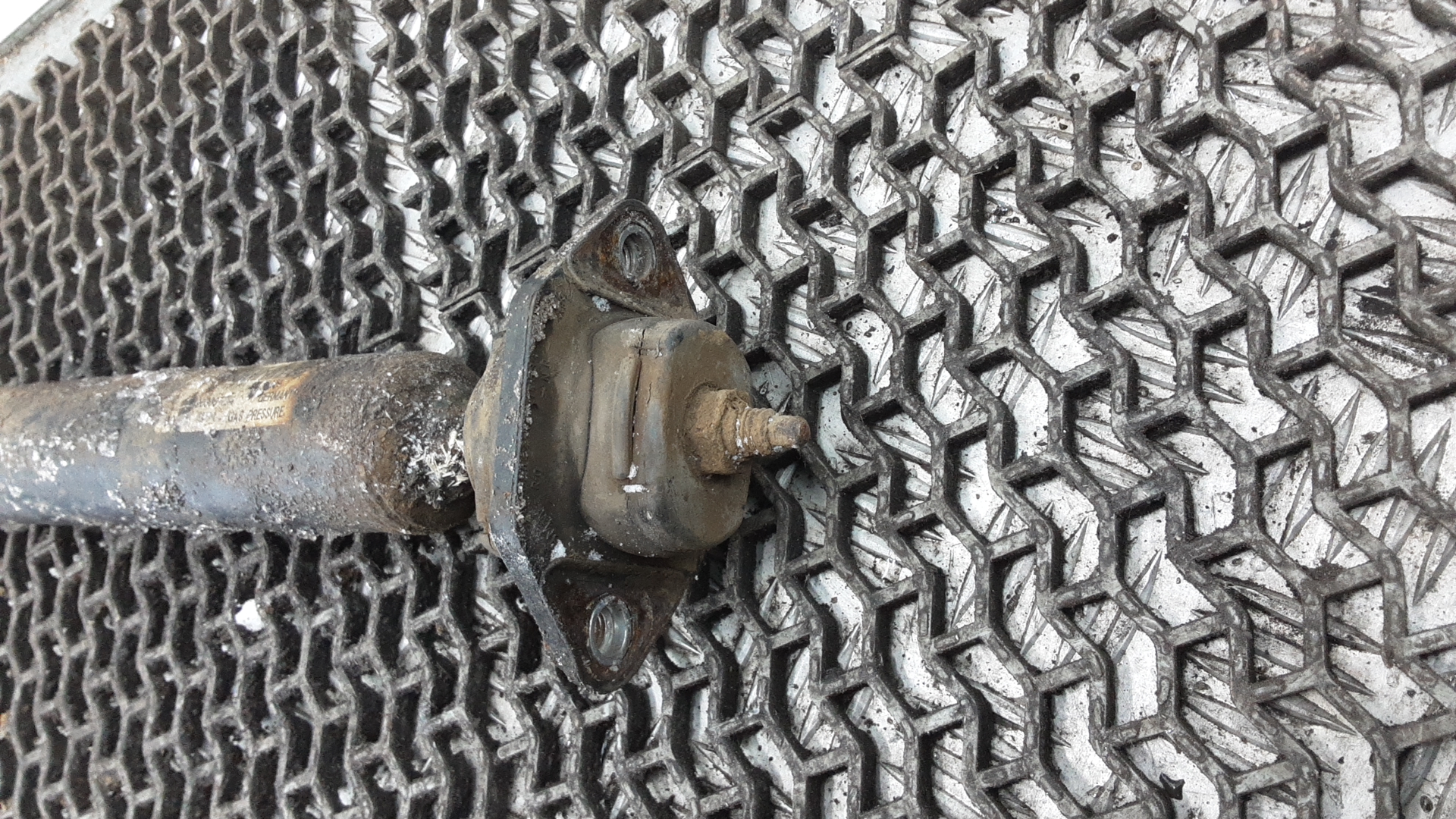 Амортизатор задний (стойка)