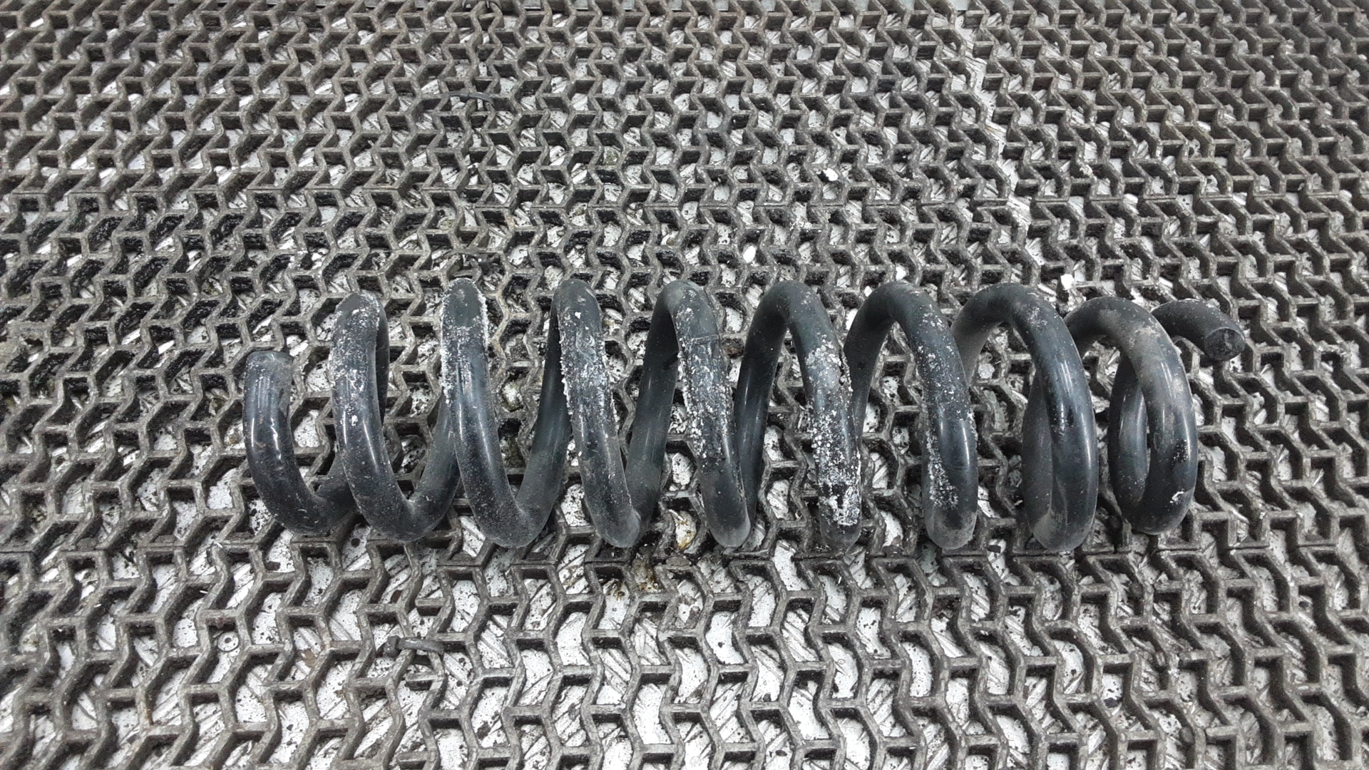 Пружина задняя