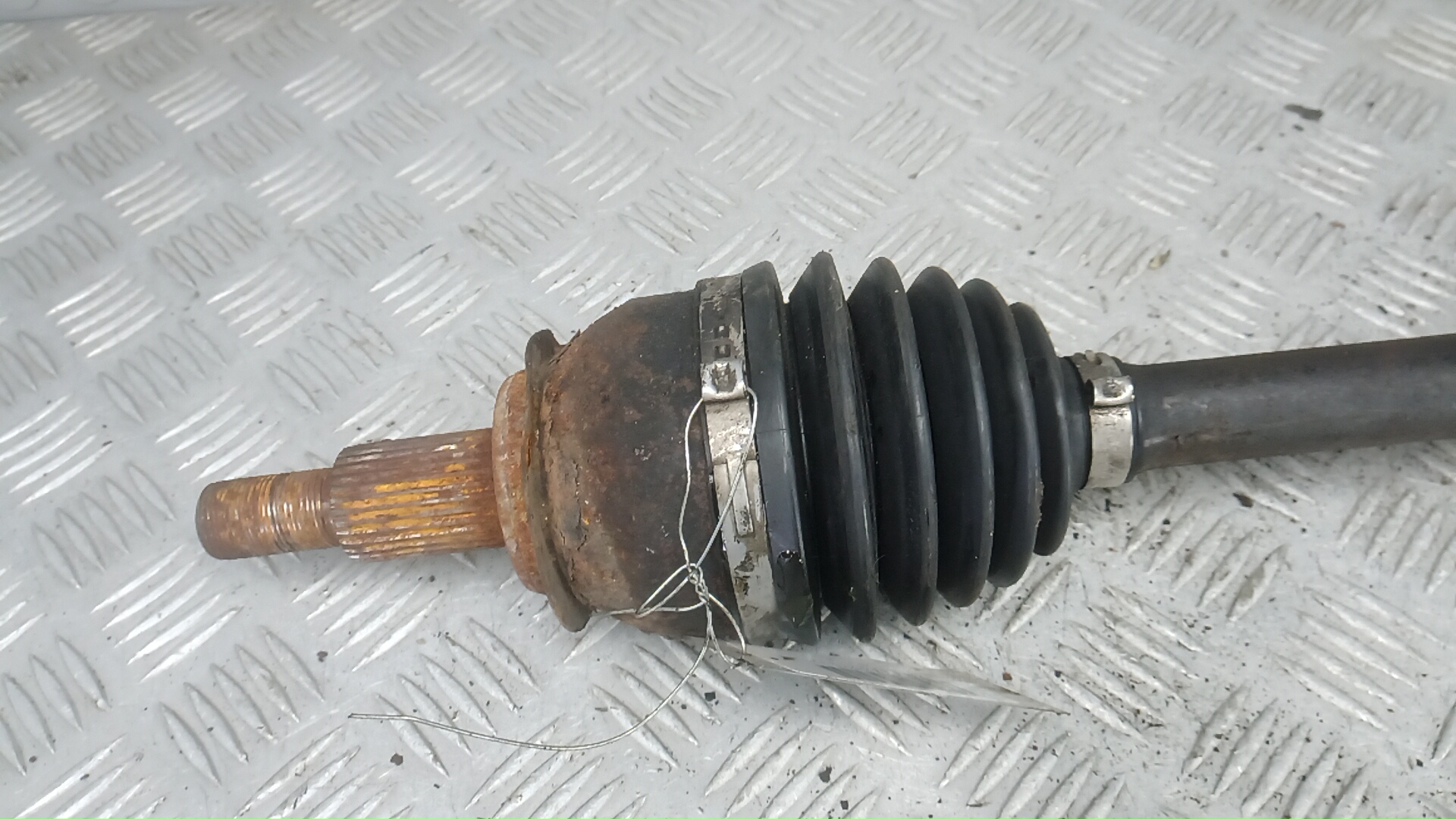 Полуось передняя левая