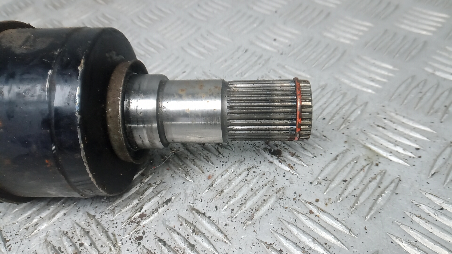 Полуось передняя левая