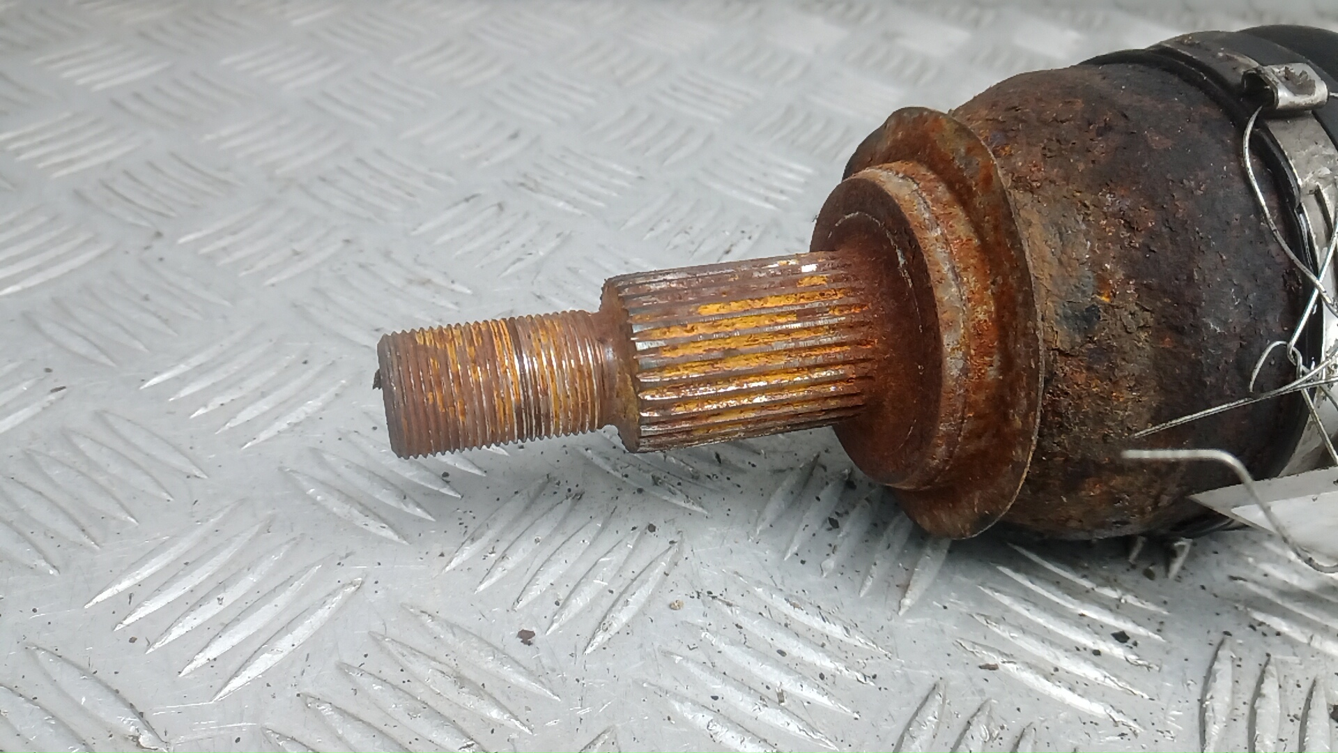 Полуось передняя левая