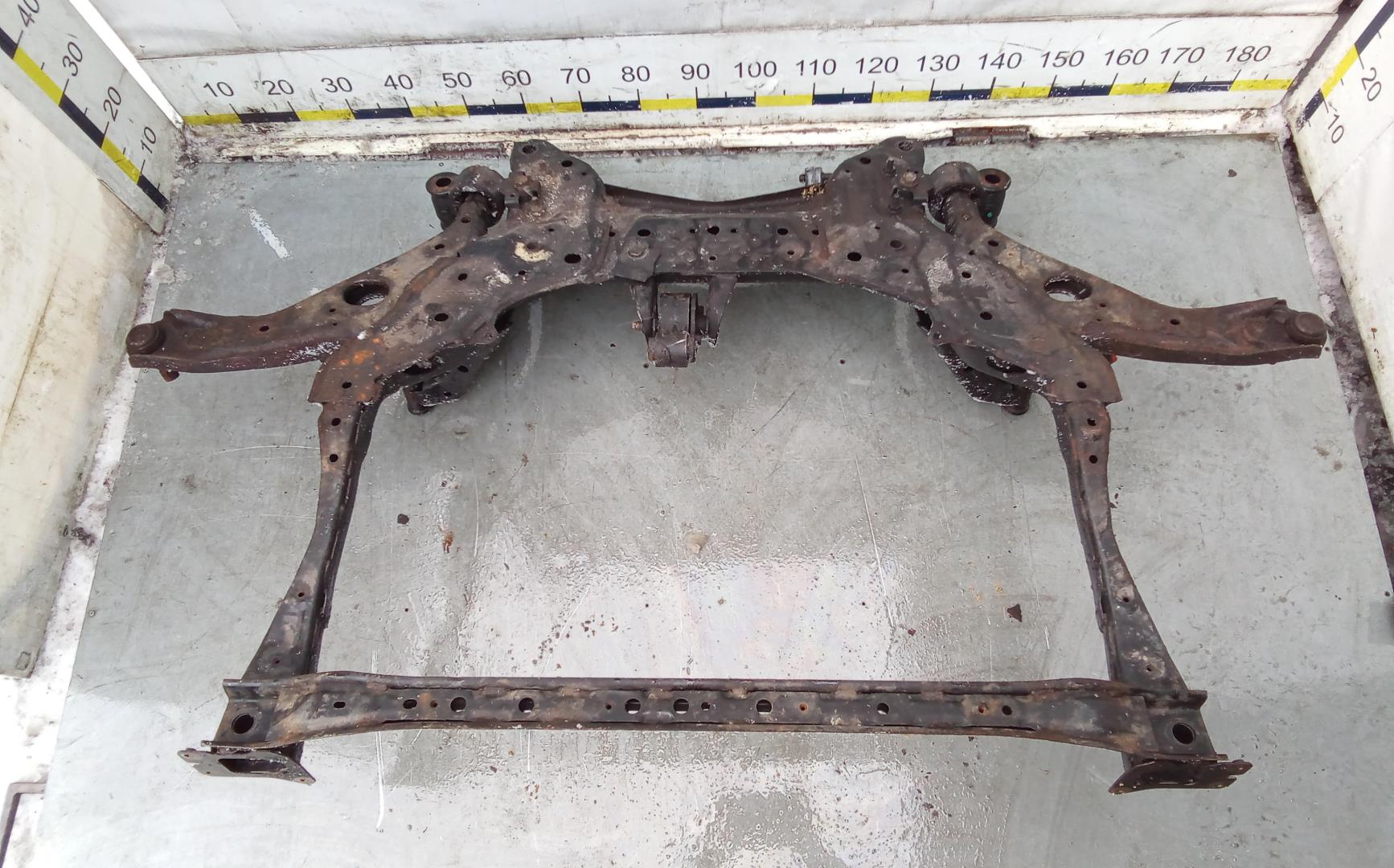 Балка передняя (крепление продольных тяг)