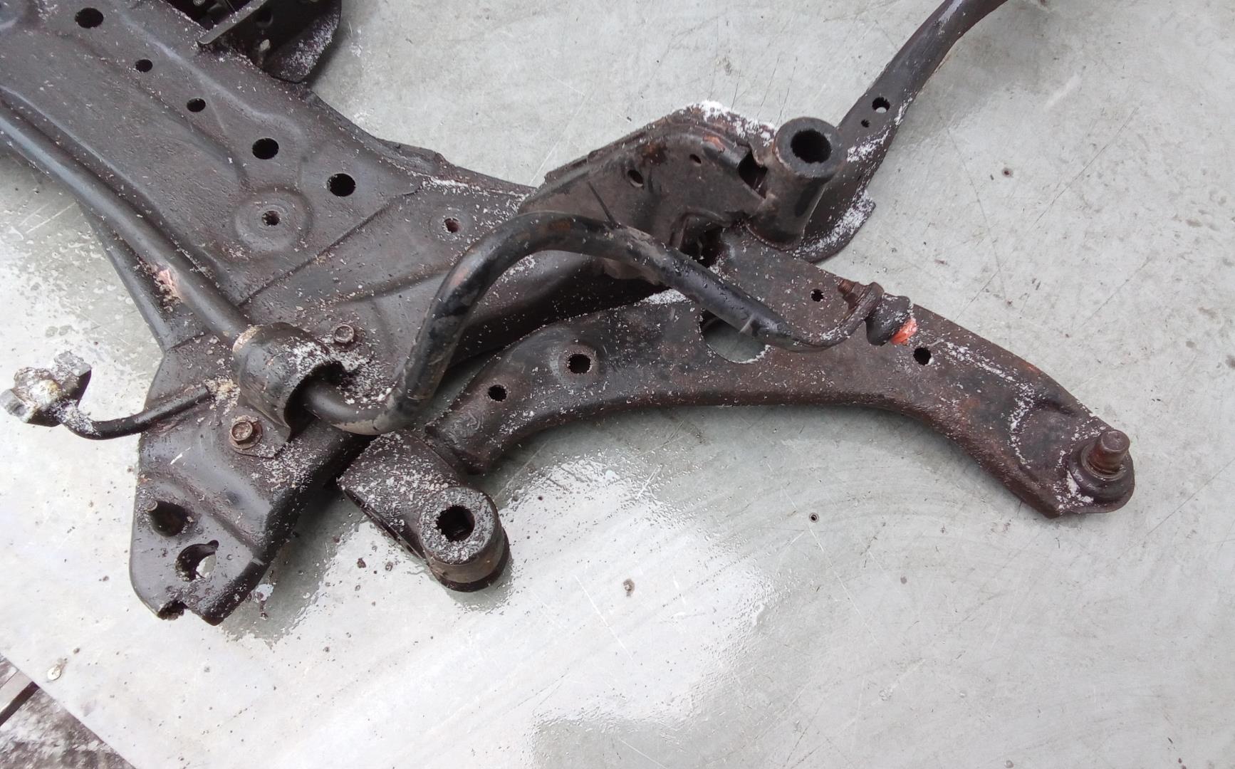 Балка передняя (крепление продольных тяг)