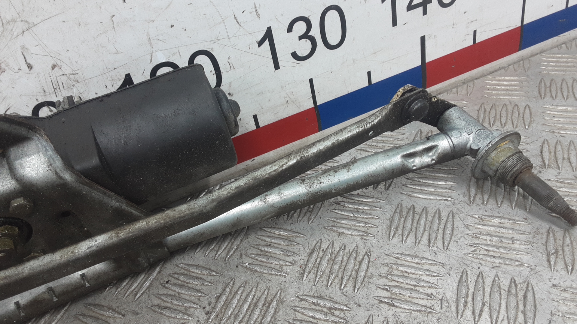 Трапеция стеклоочистителей