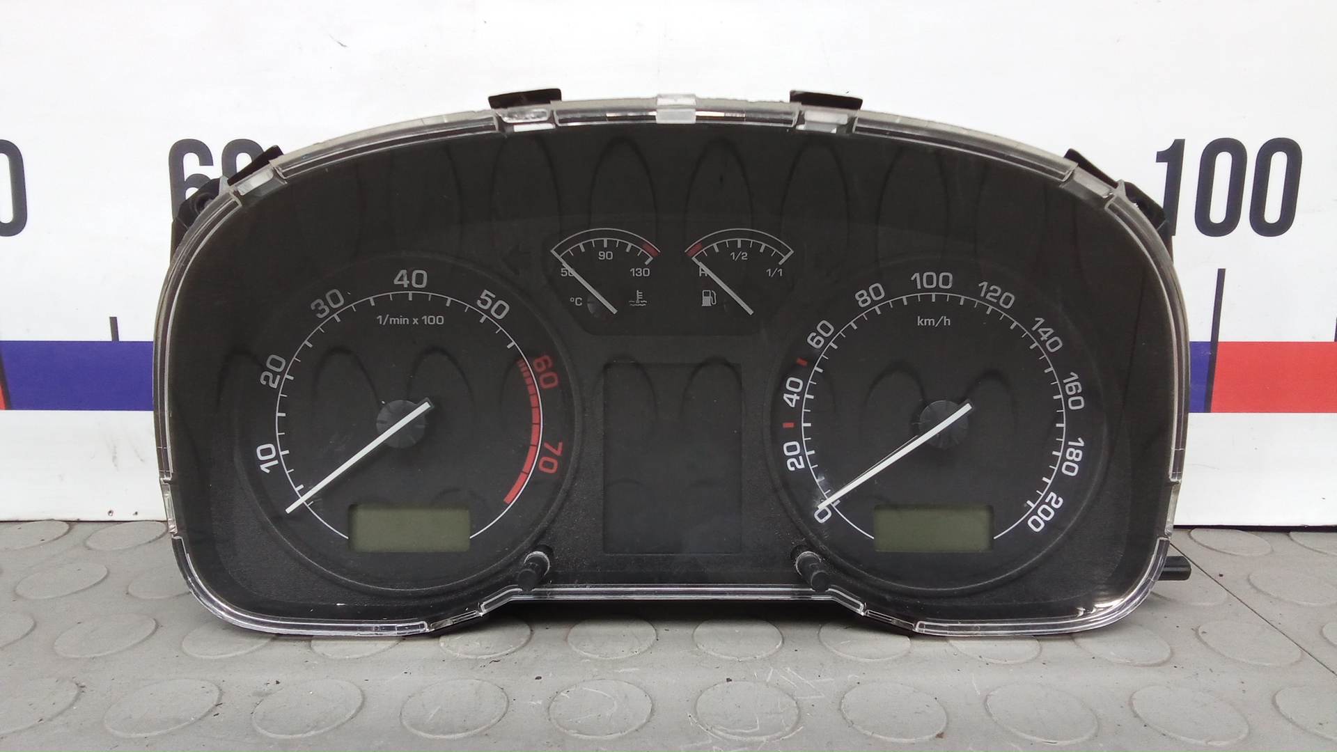 Панель приборов