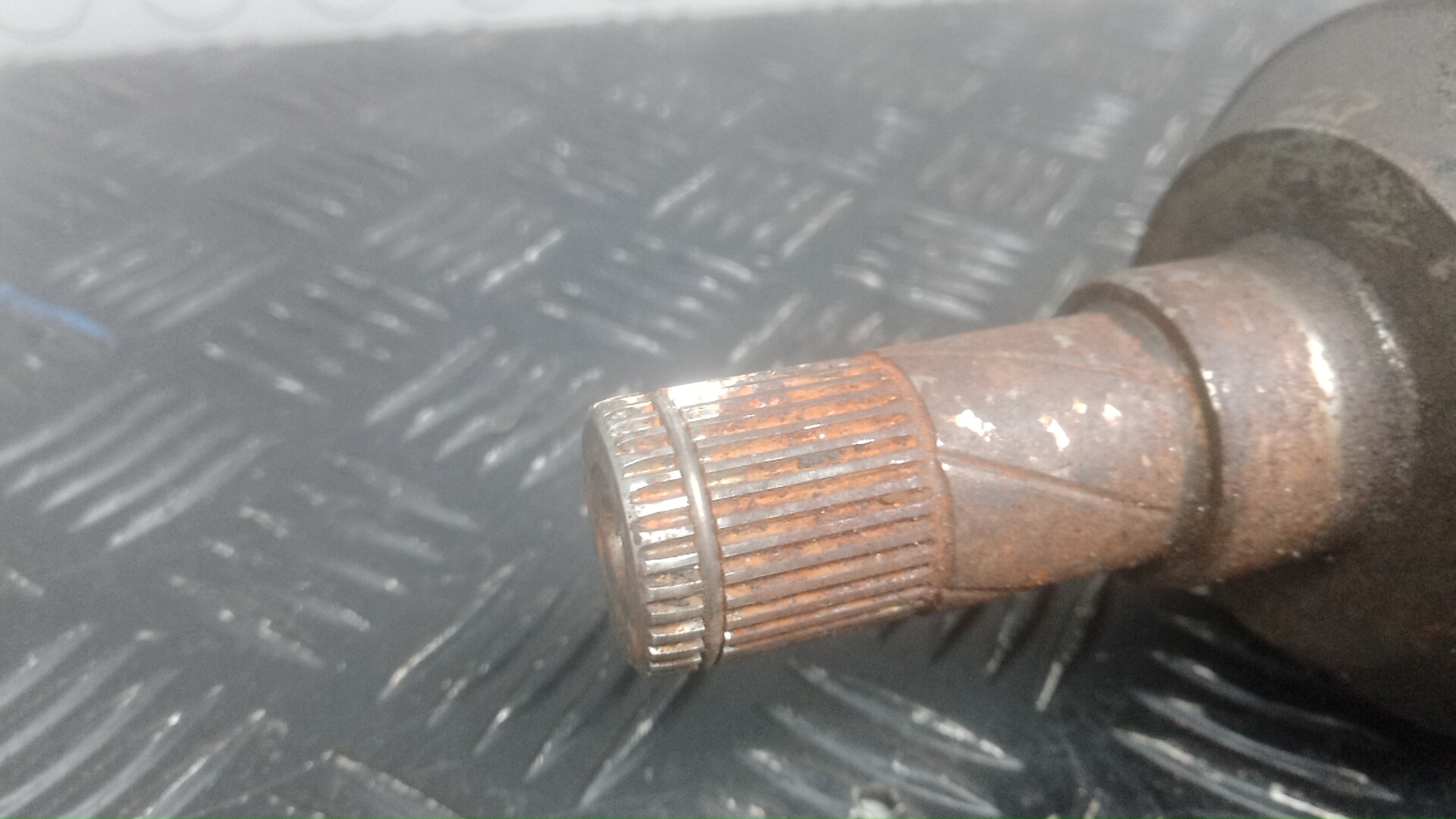 Полуось передняя правая