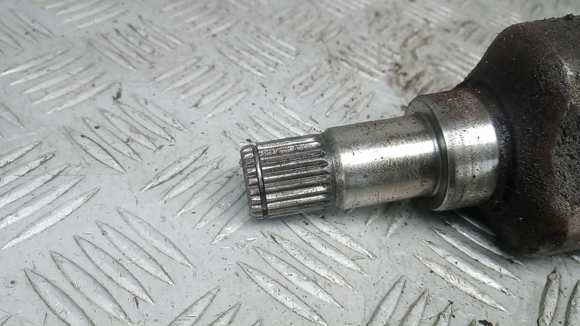 Полуось передняя левая