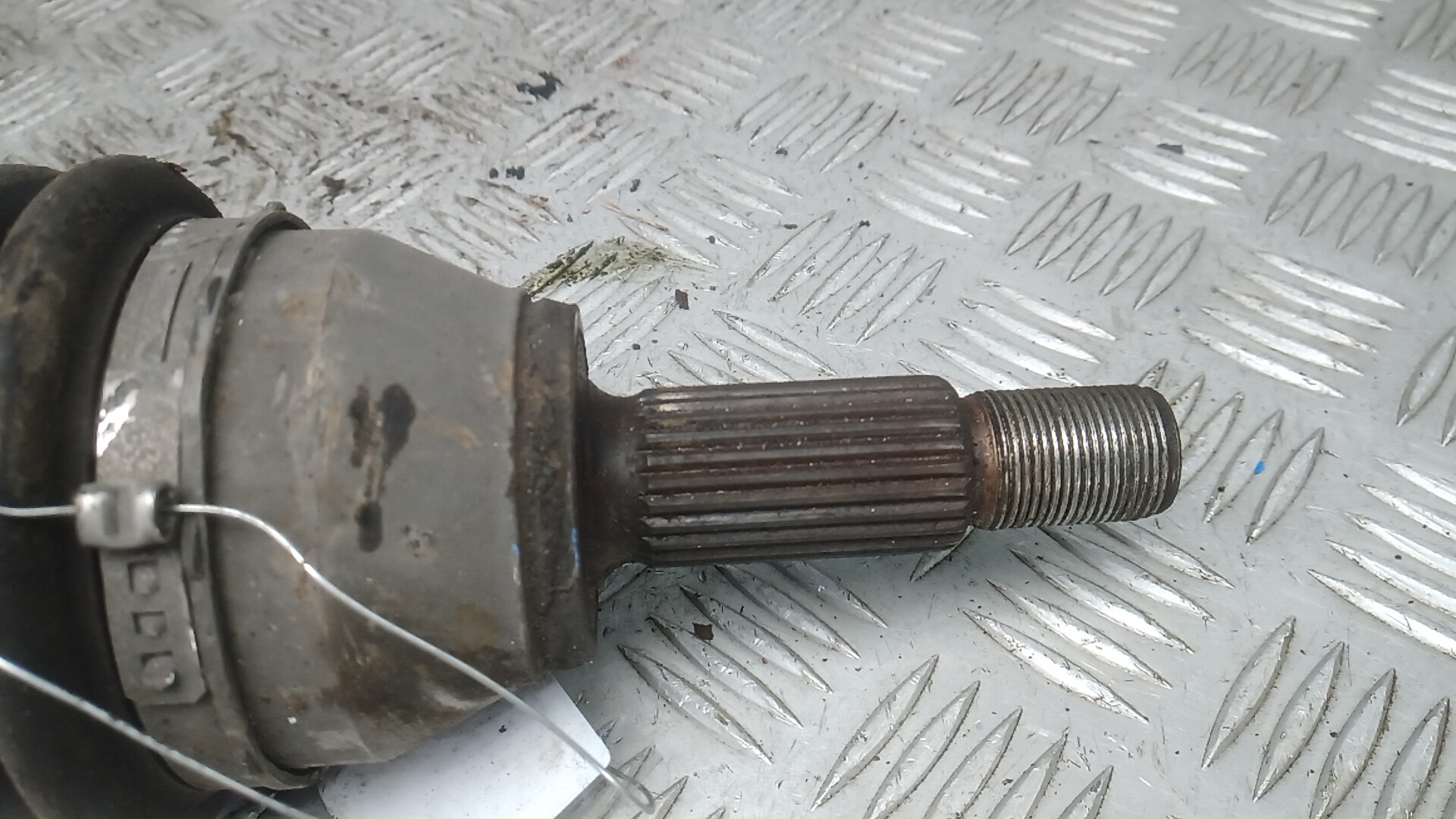 Полуось передняя левая