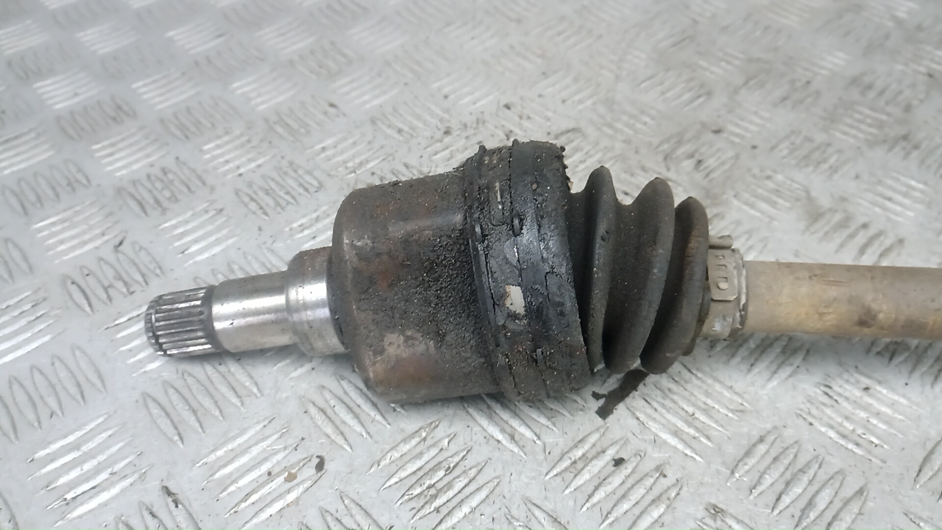 Полуось передняя левая