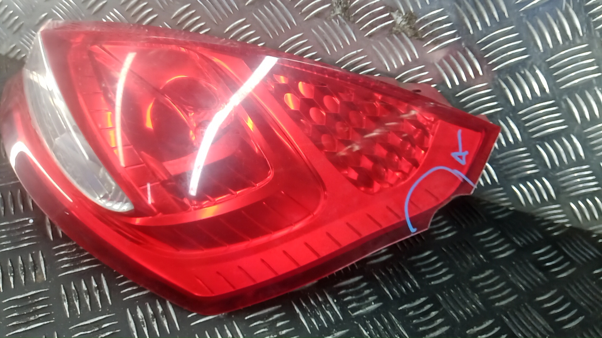 Фонарь задний правый