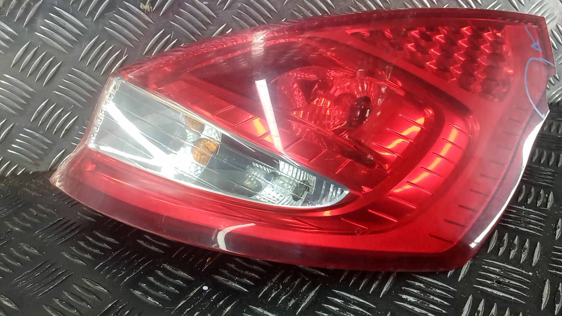 Фонарь задний правый