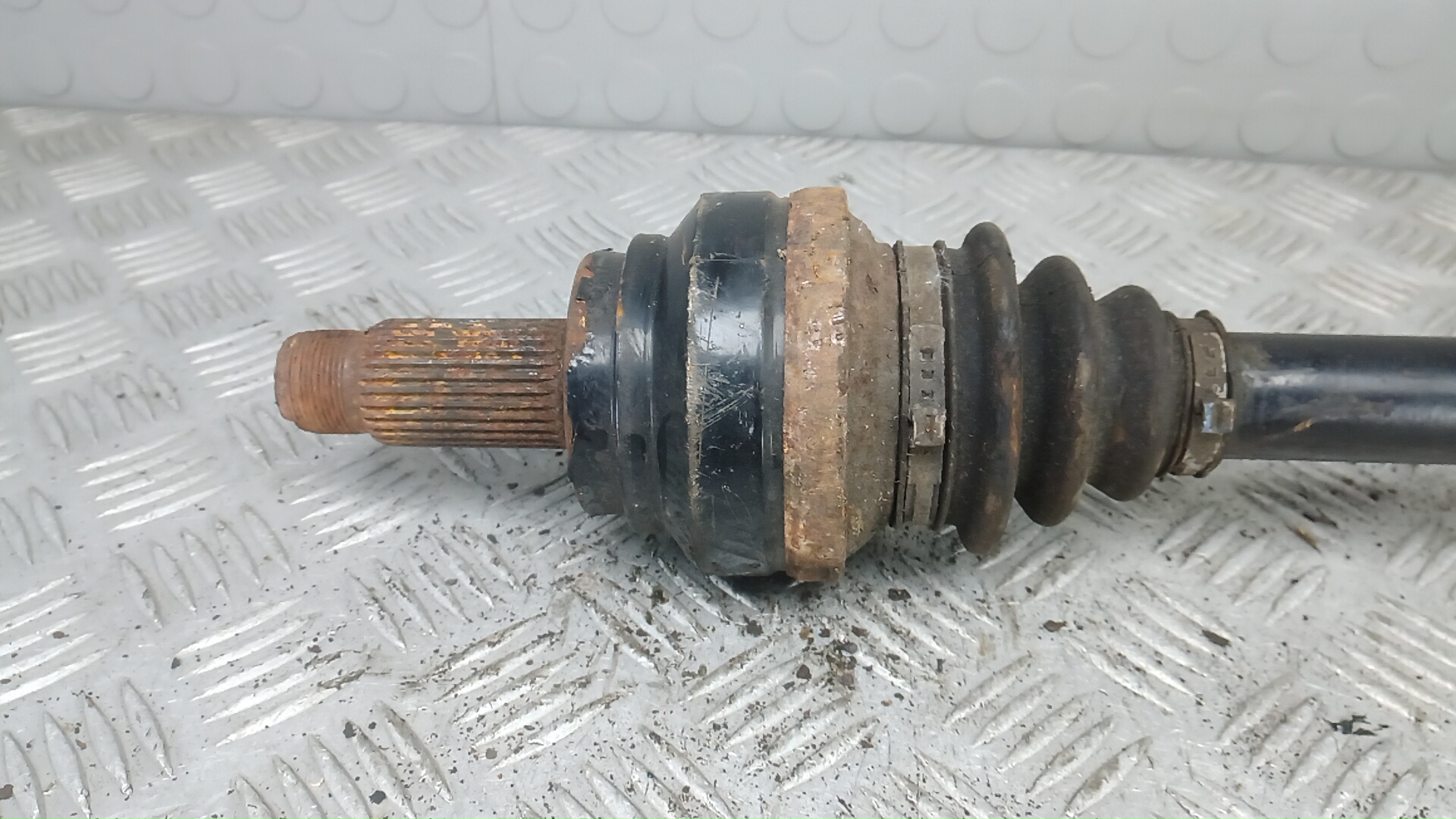 Полуось задняя левая