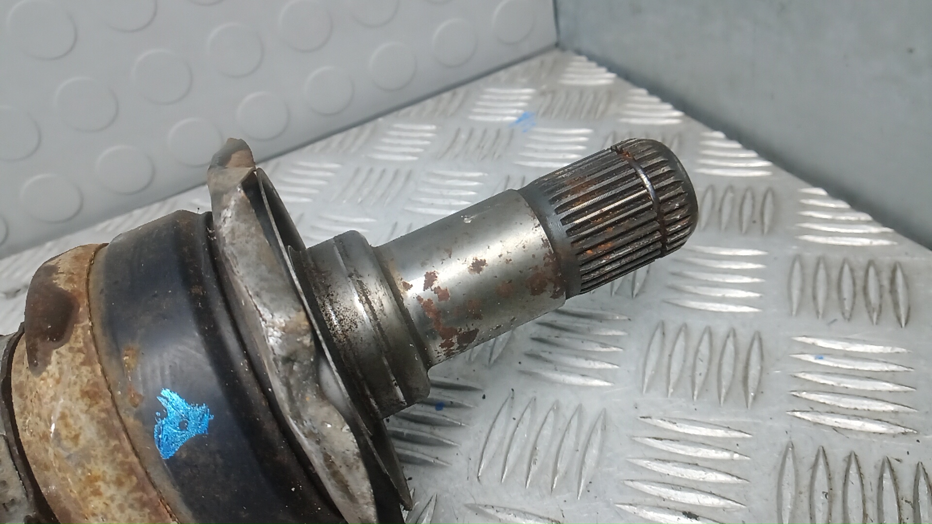 Полуось задняя левая
