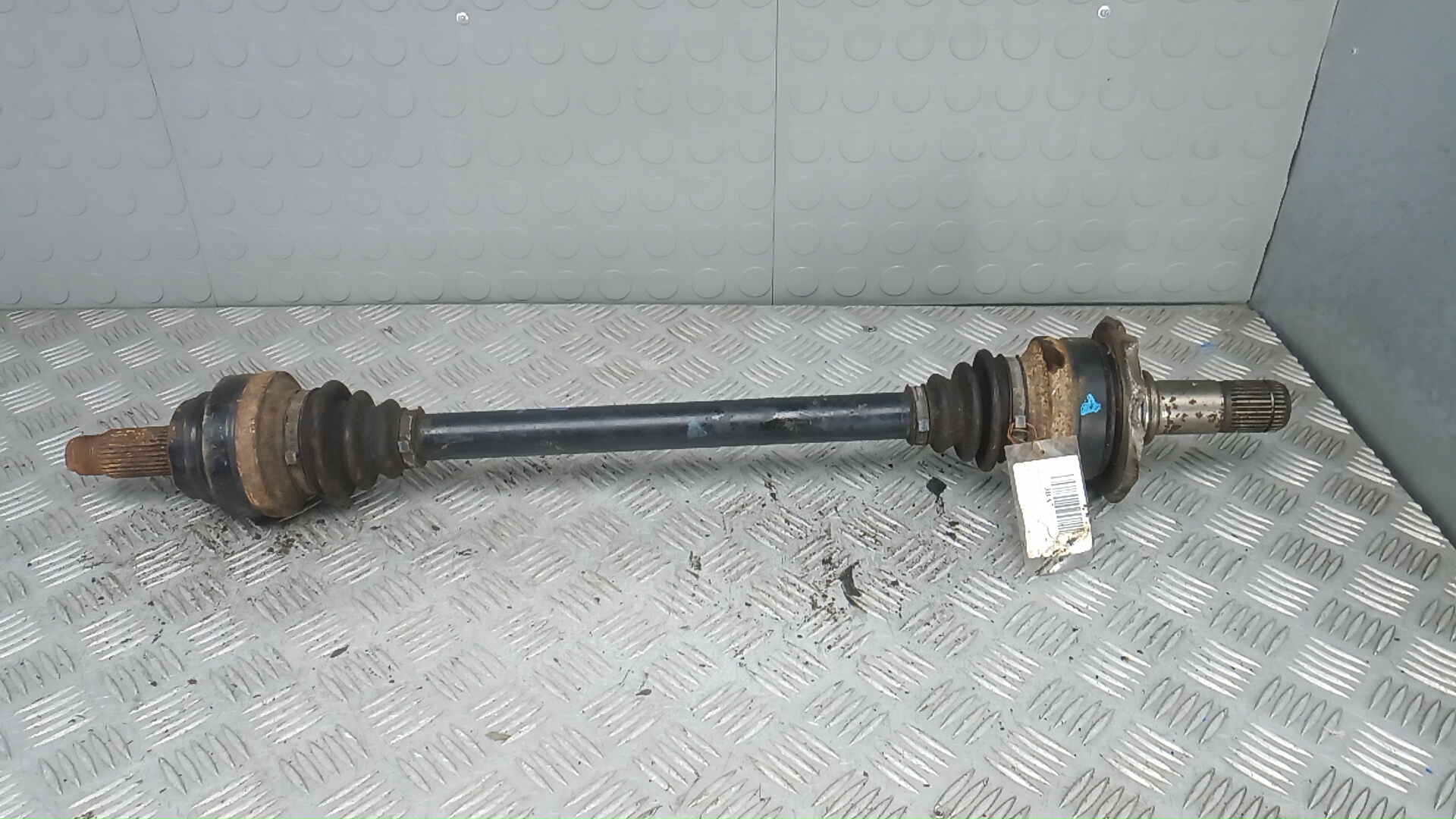 Полуось задняя левая