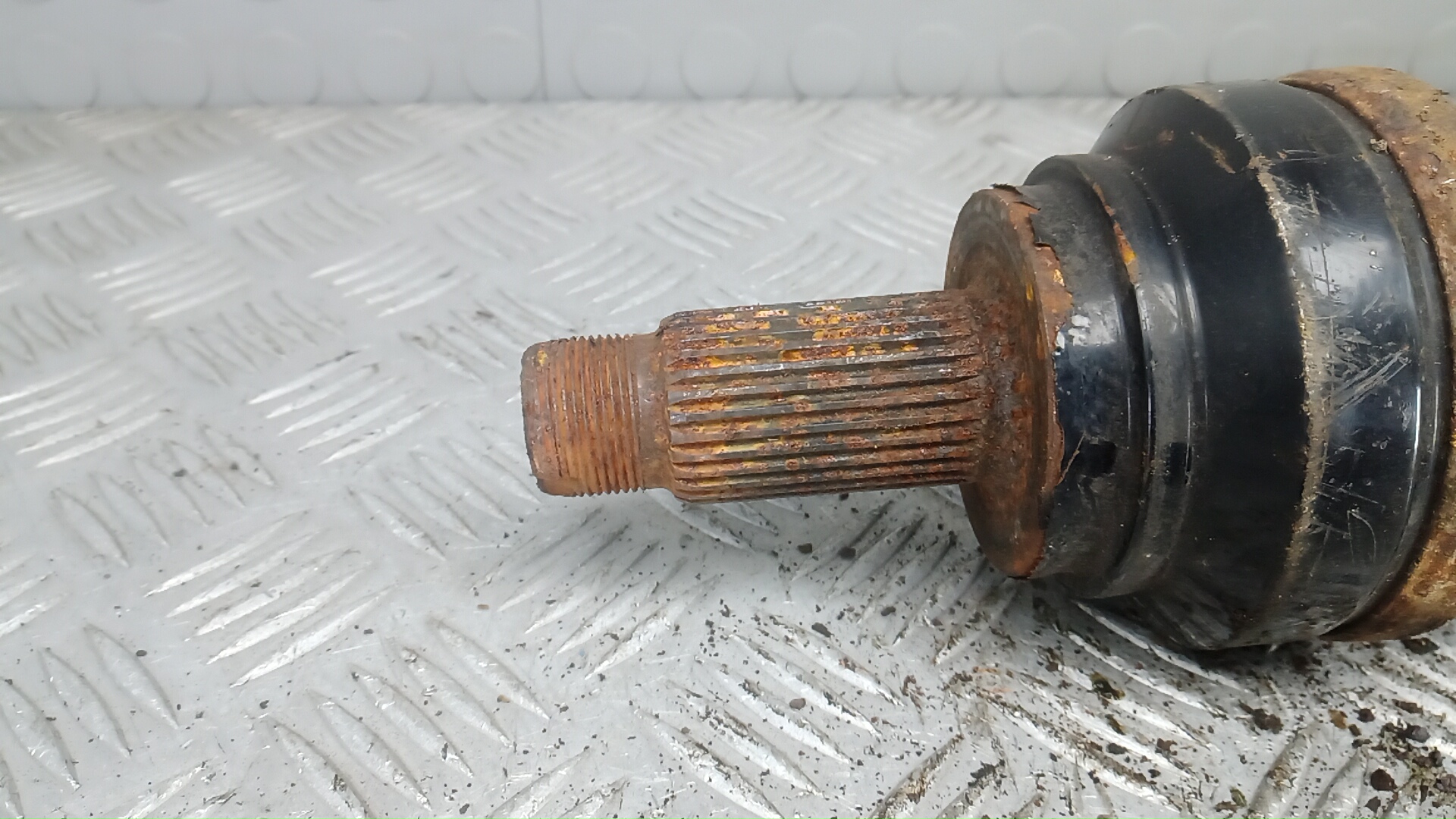 Полуось задняя левая