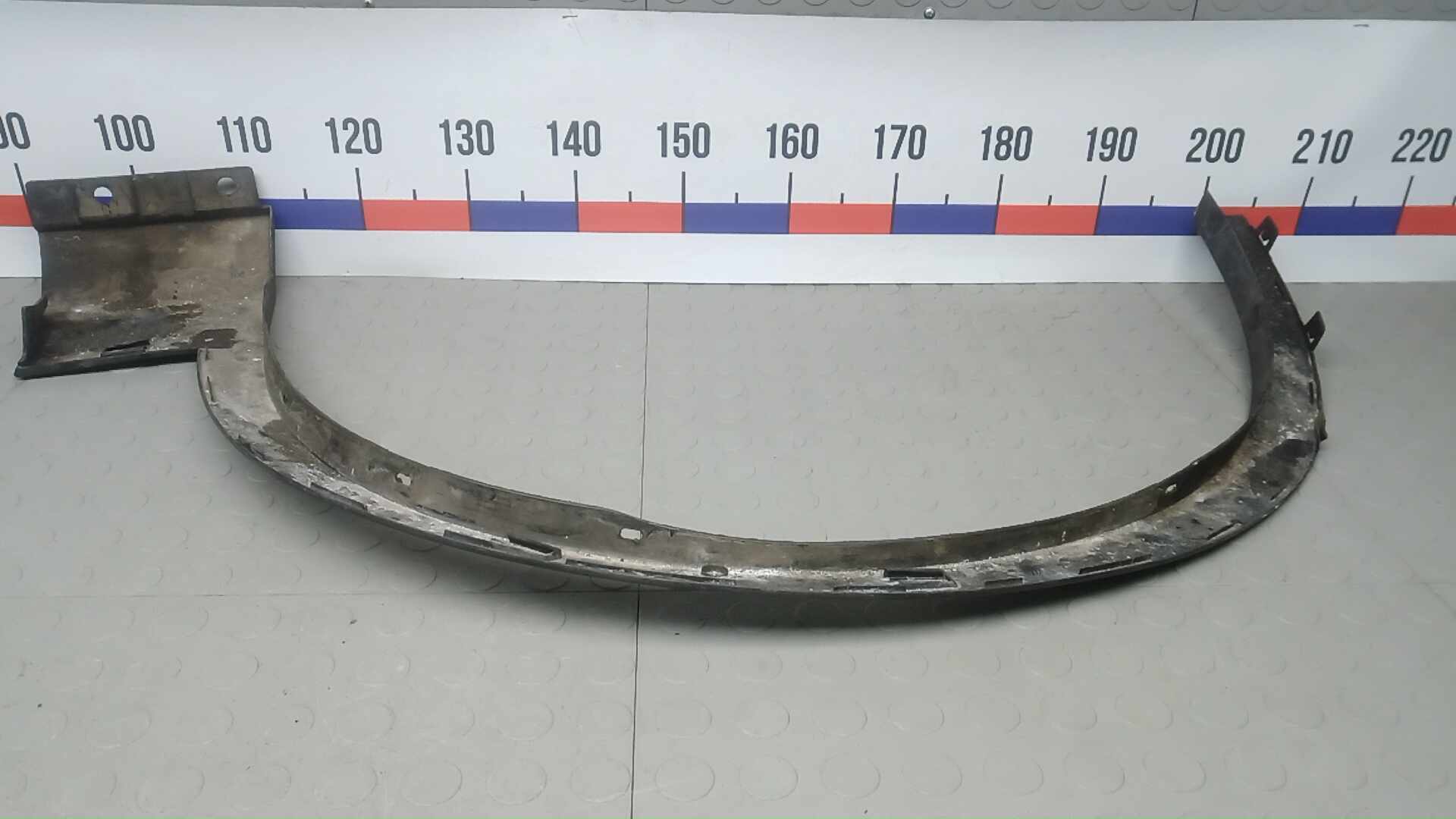 Накладка переднего крыла правого