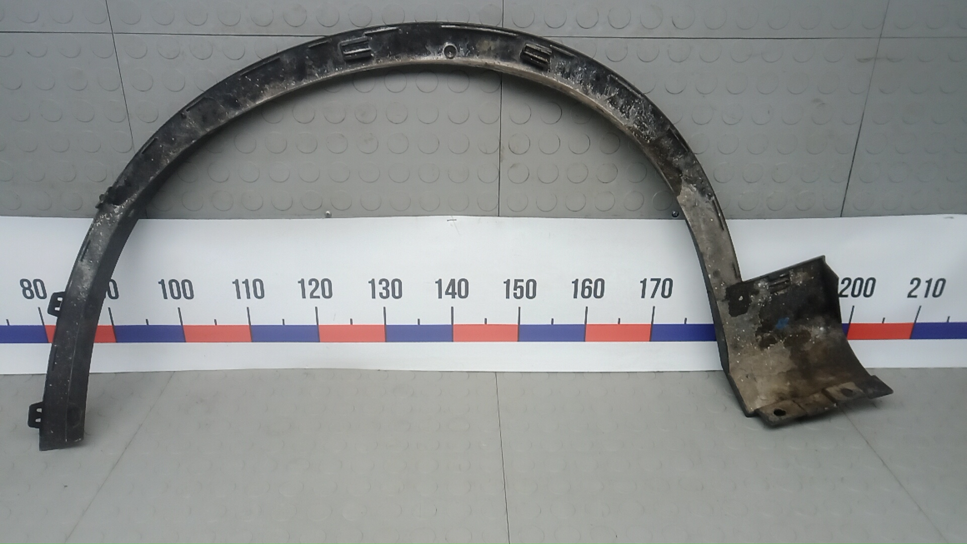 Накладка переднего крыла правого