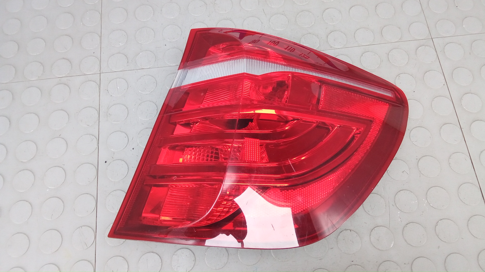 Фонарь задний правый