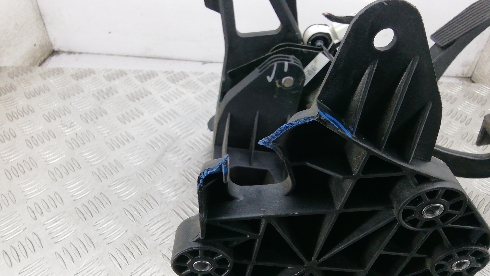 Кронштейн крепления педали