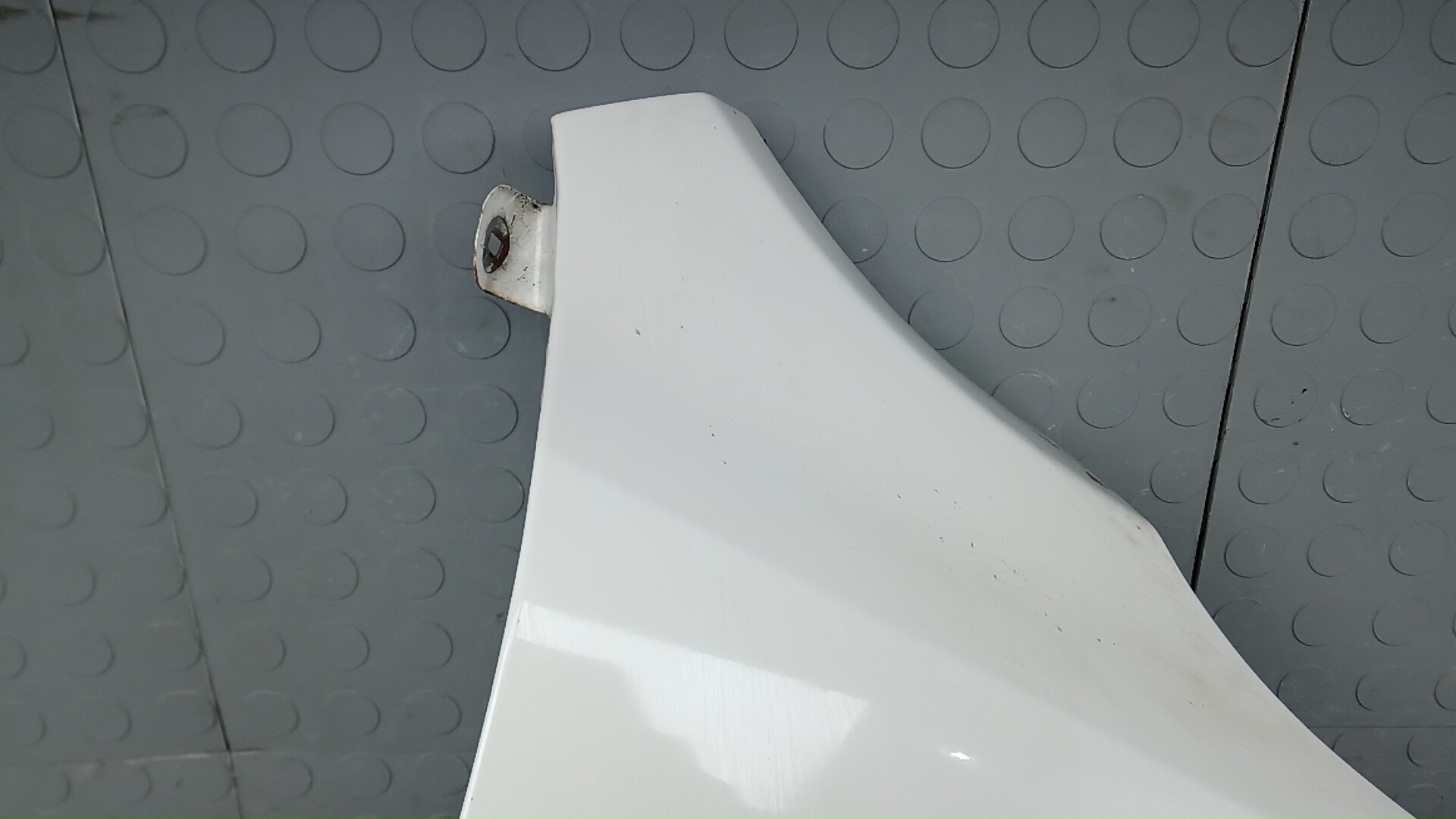 Крыло переднее правое