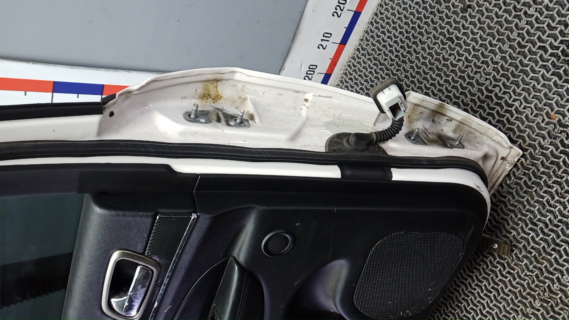 Дверь задняя левая