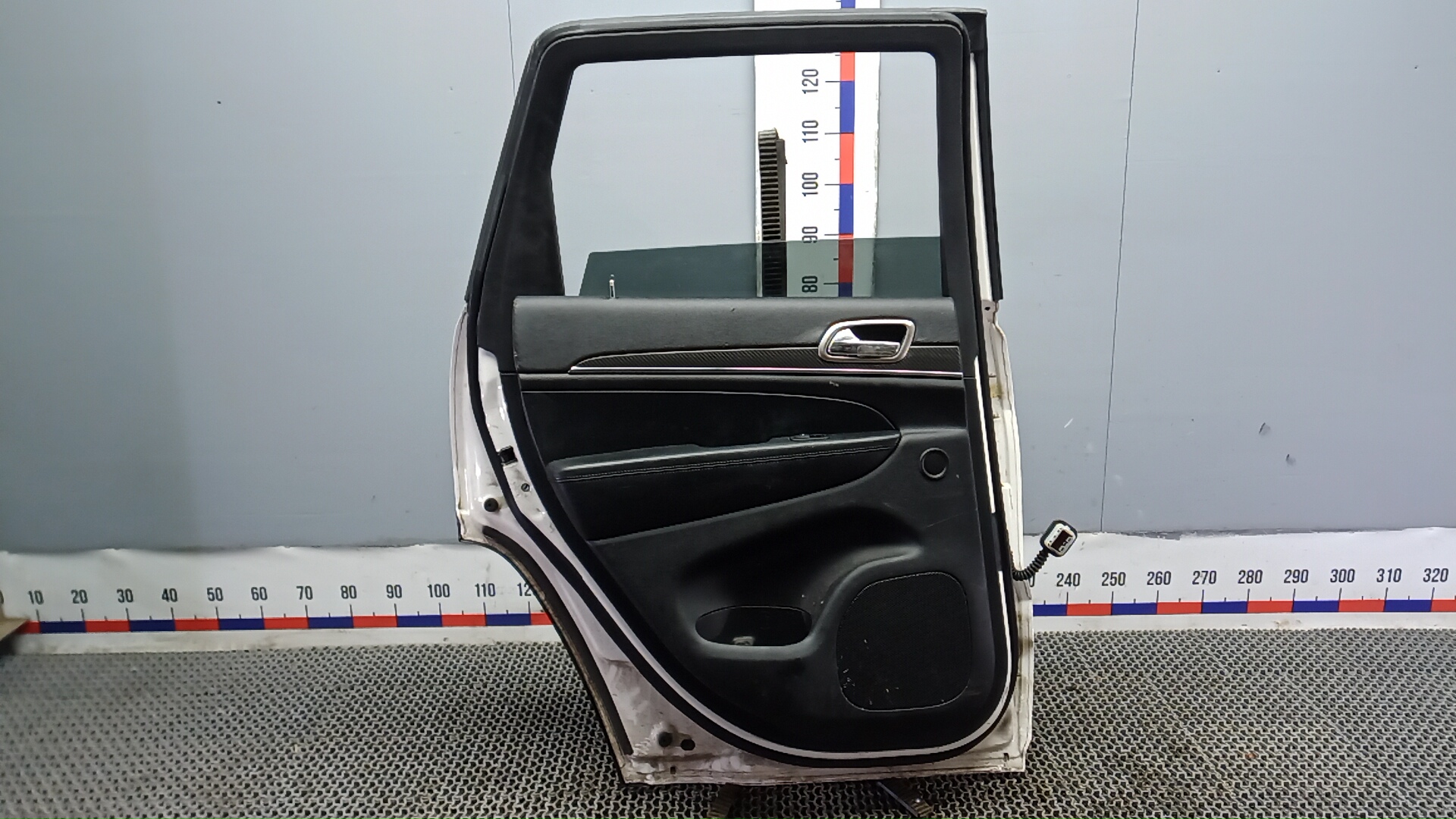 Дверь задняя левая