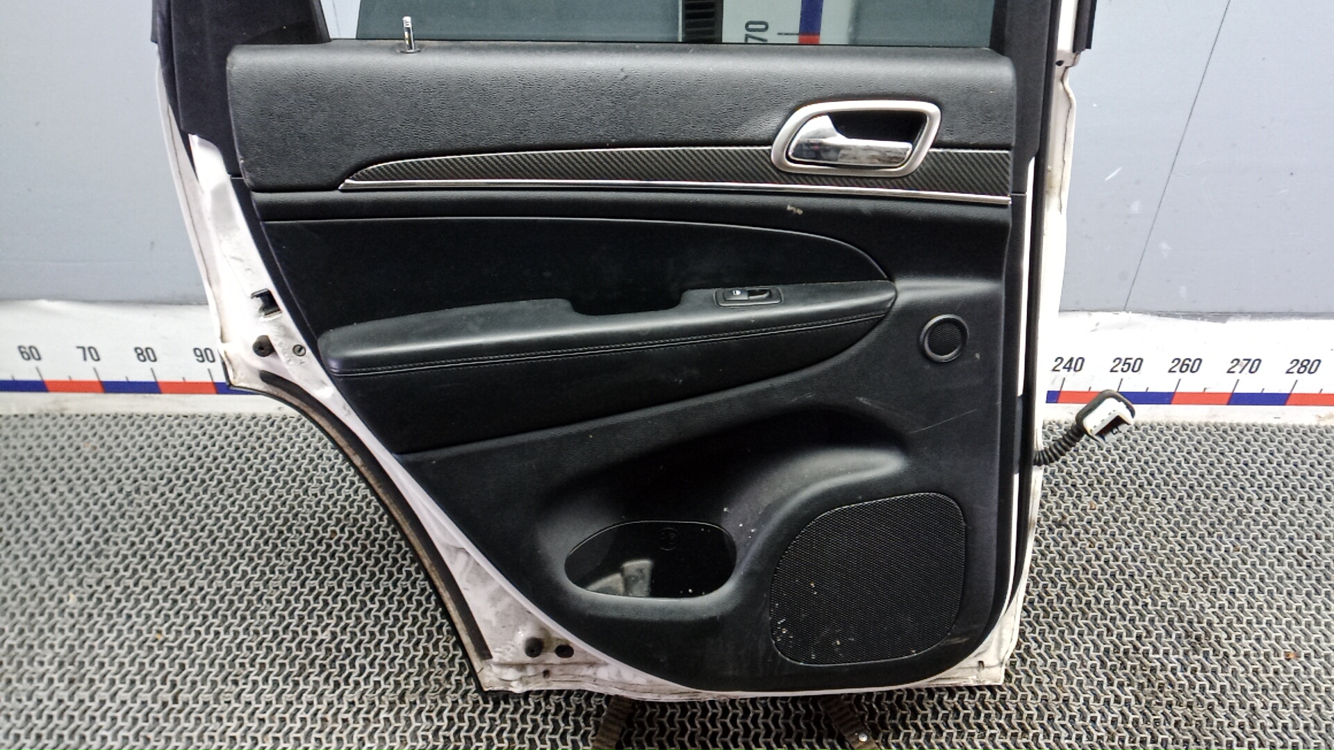 Дверь задняя левая