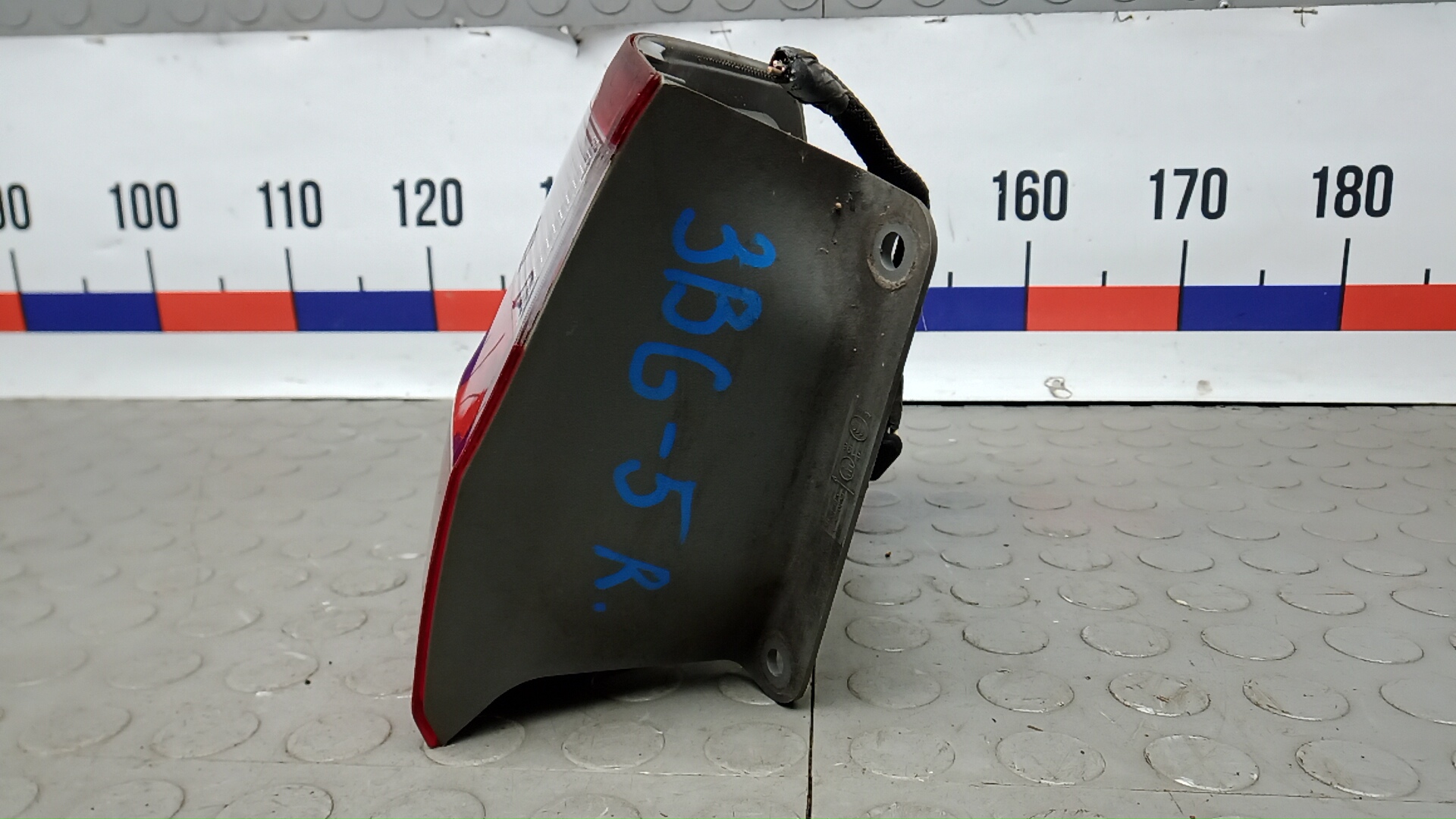 Фонарь задний правый