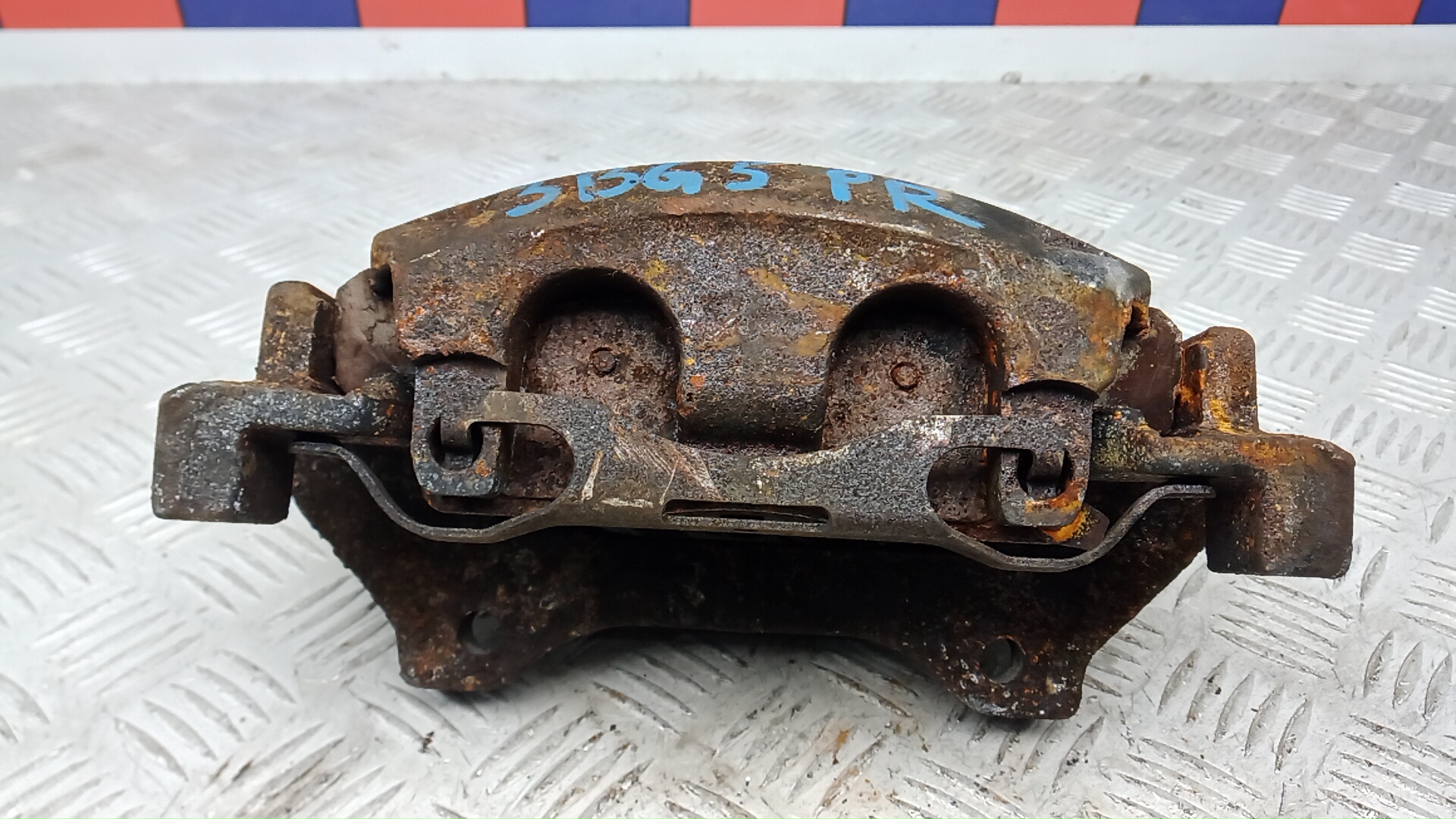 Суппорт передний правый