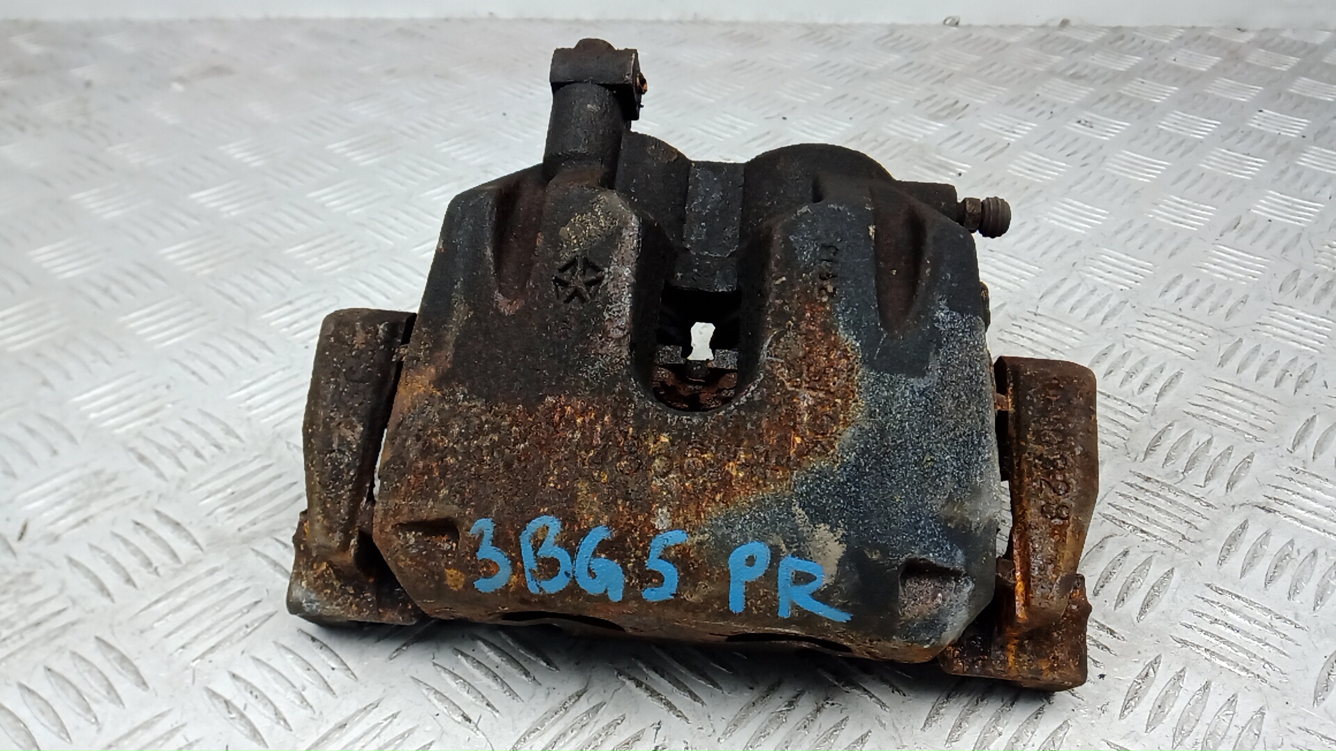 Суппорт передний правый