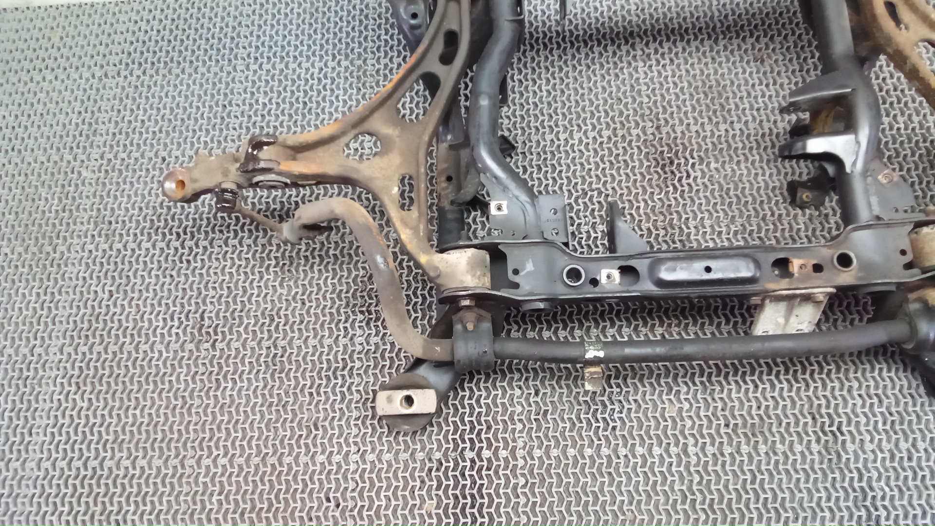 Балка передняя (крепление продольных тяг)