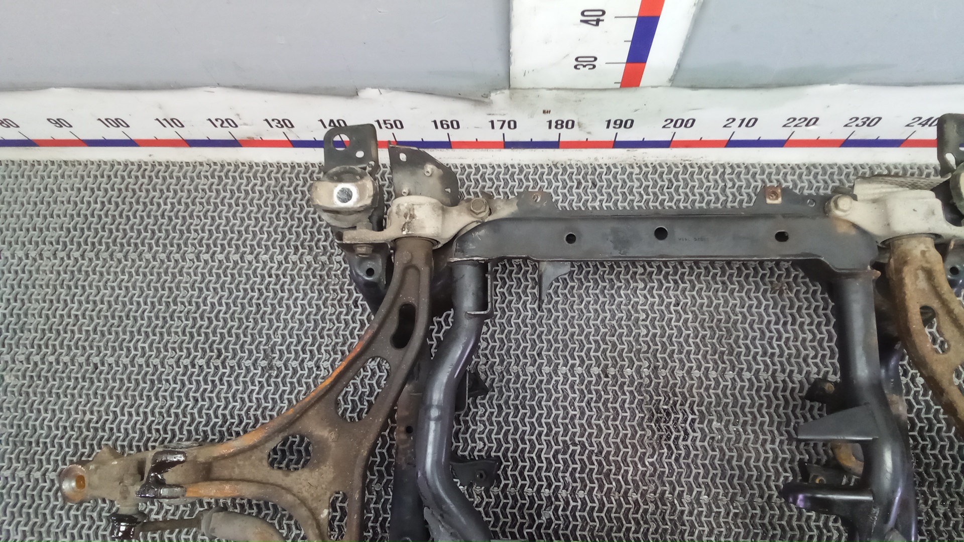 Балка передняя (крепление продольных тяг)