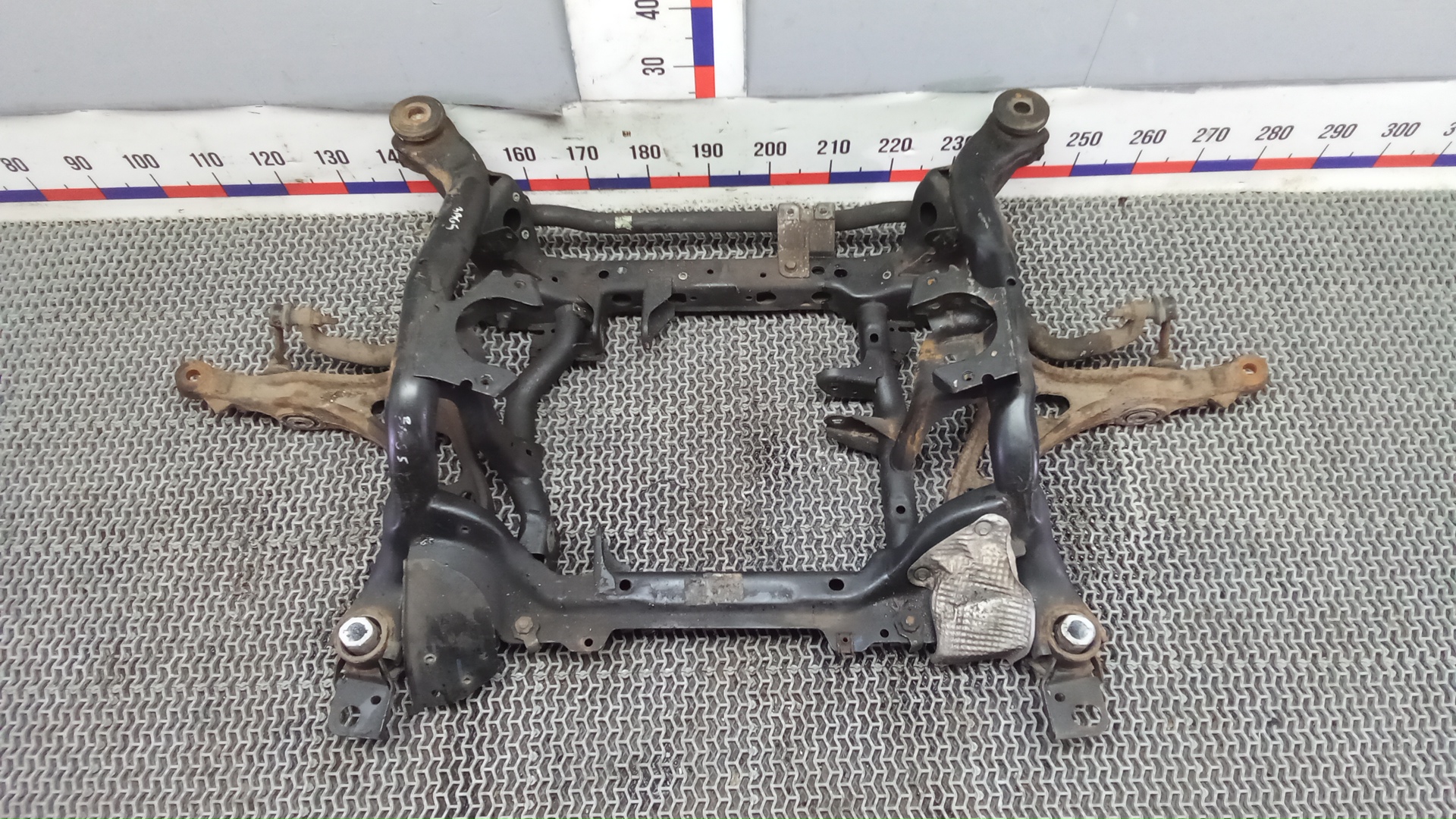 Балка передняя (крепление продольных тяг)