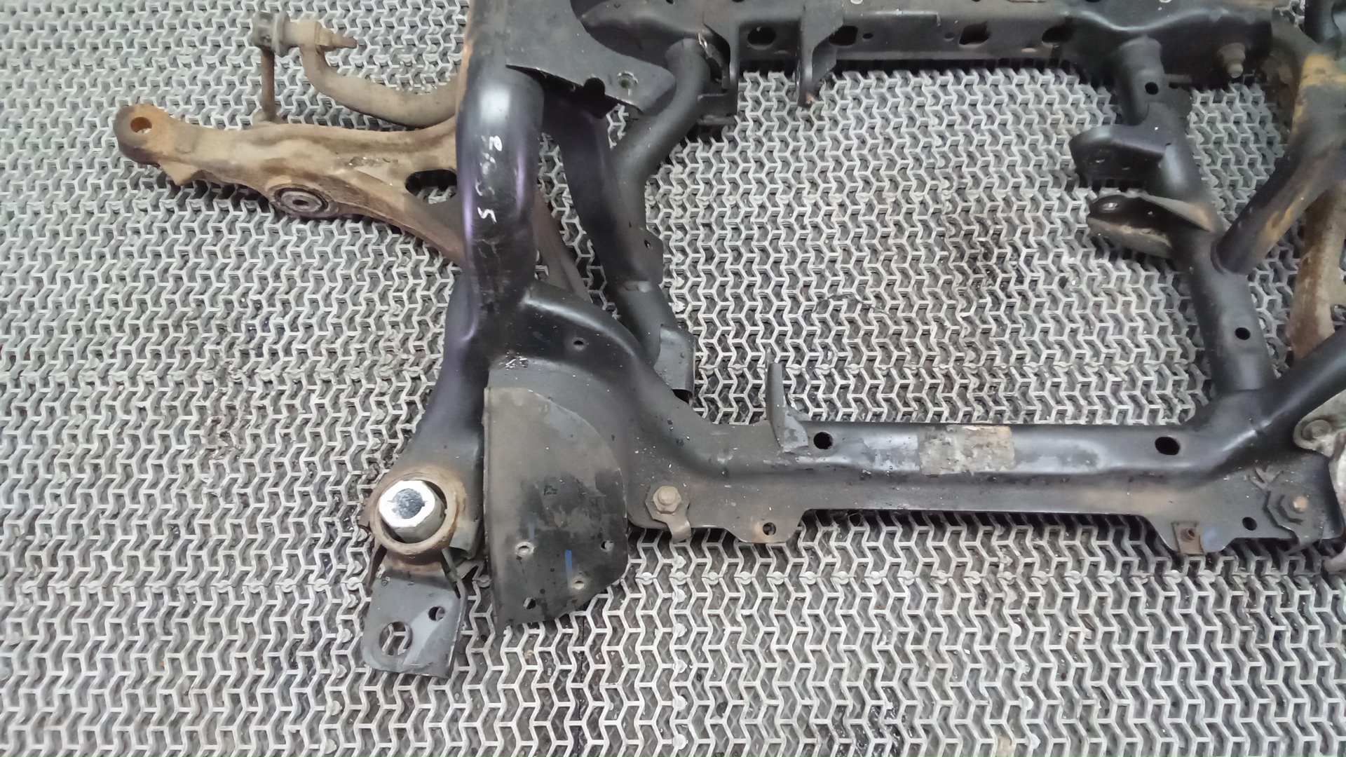 Балка передняя (крепление продольных тяг)