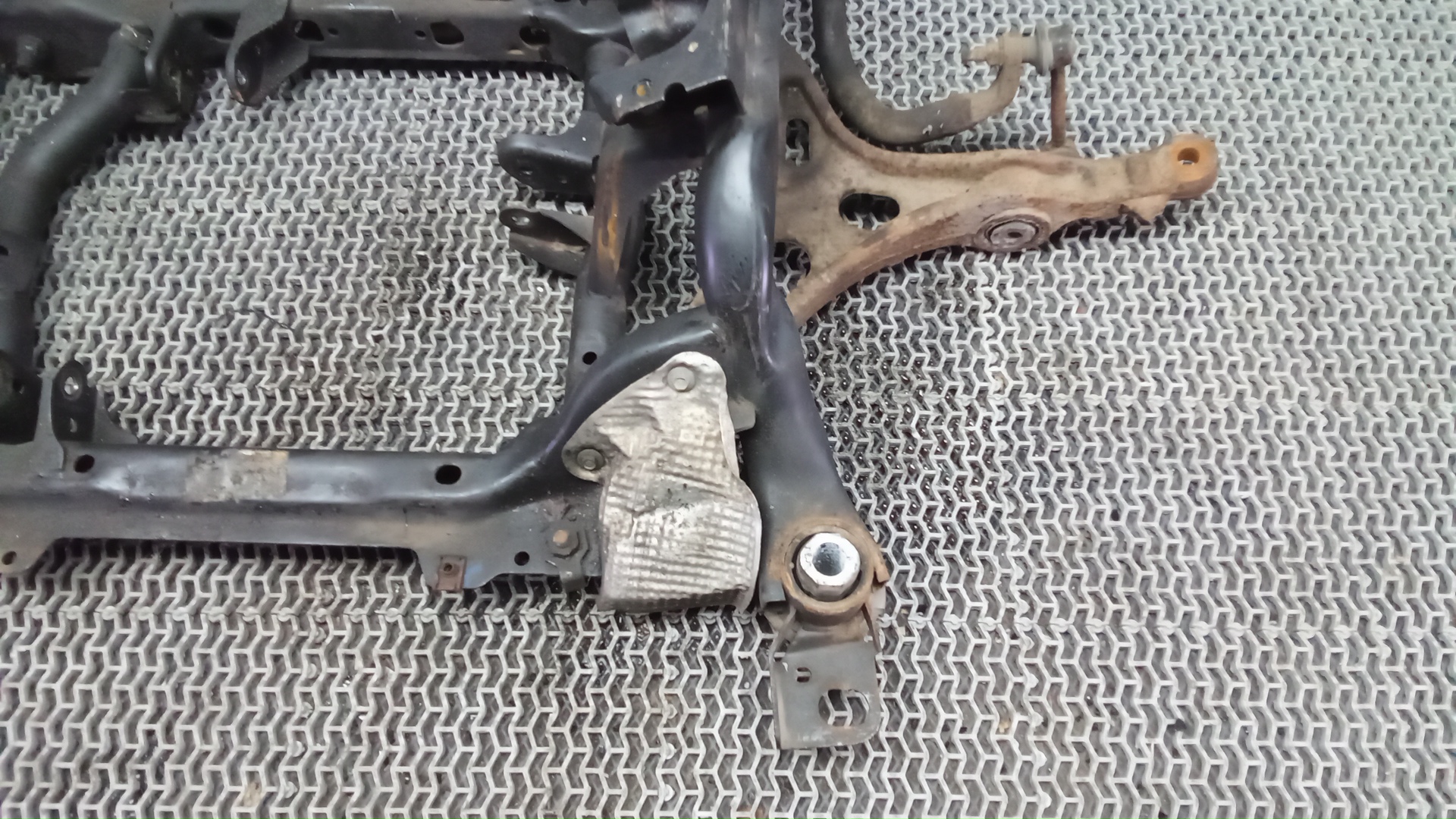 Балка передняя (крепление продольных тяг)