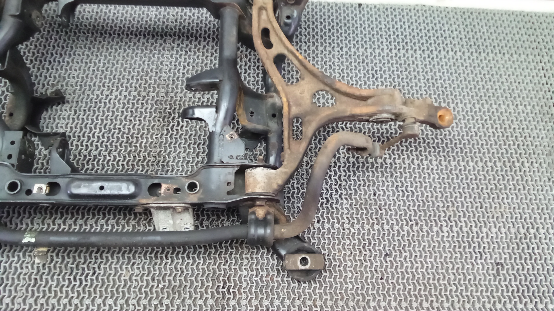 Балка передняя (крепление продольных тяг)