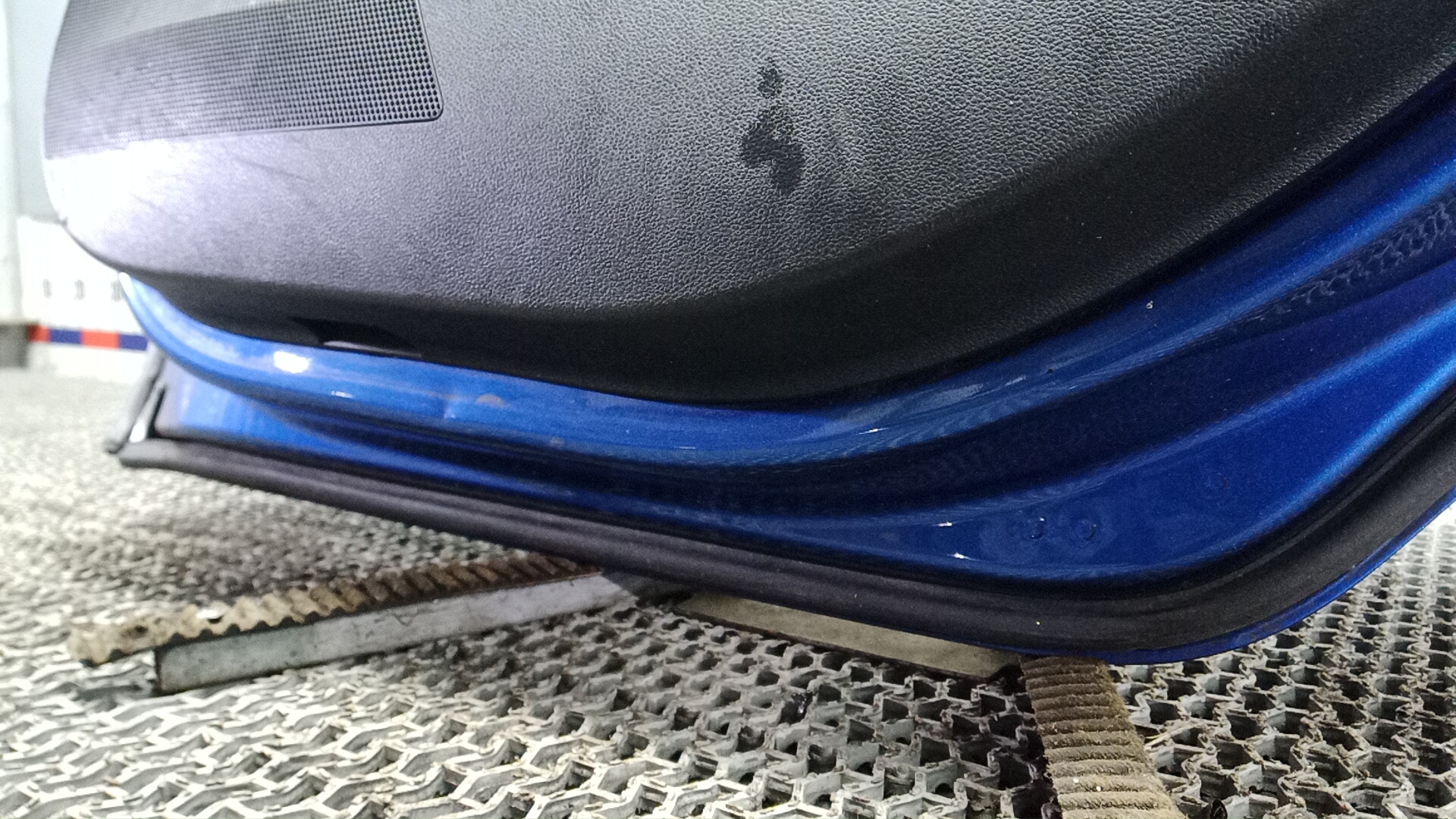 Дверь задняя правая