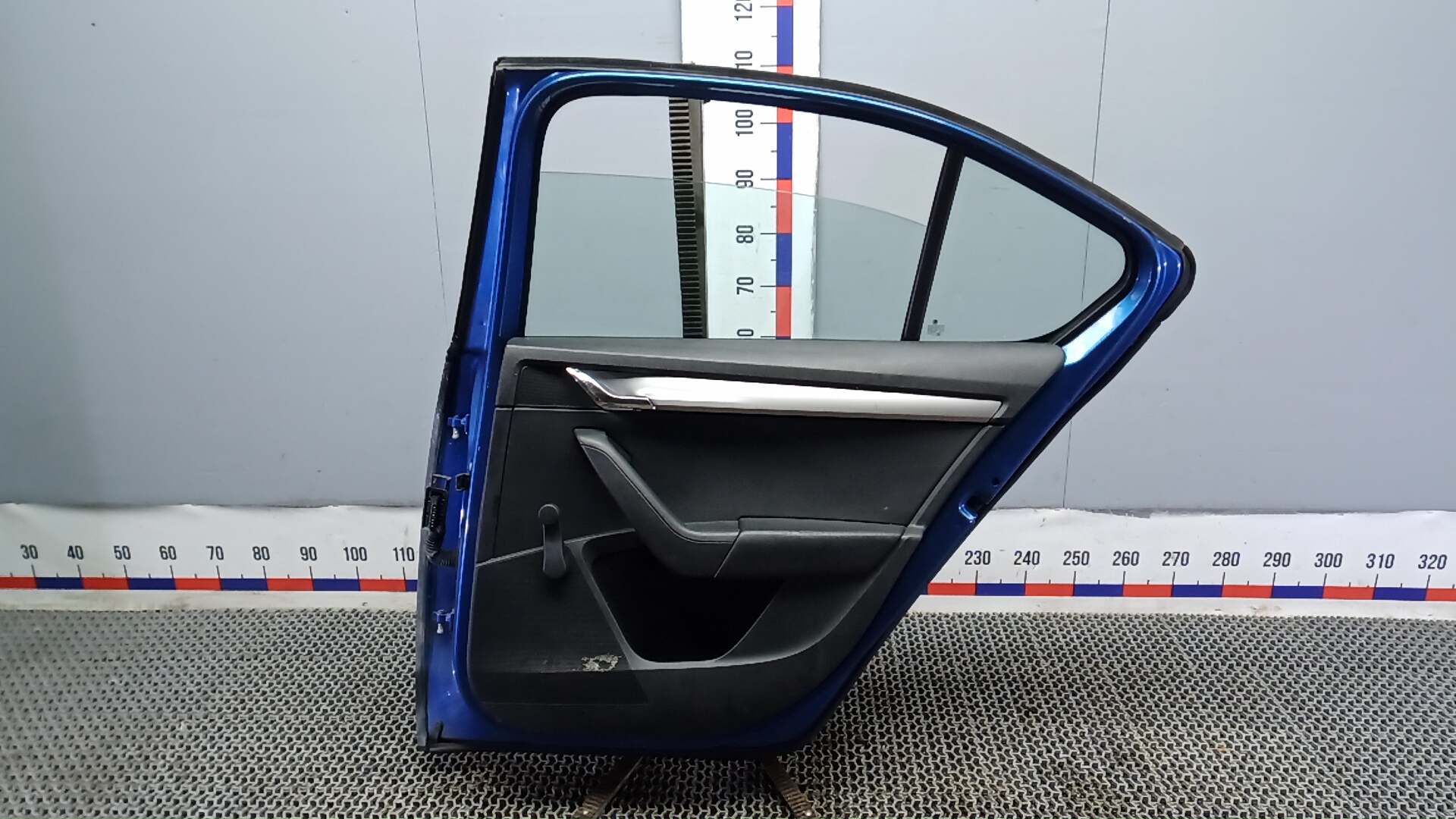 Дверь задняя правая