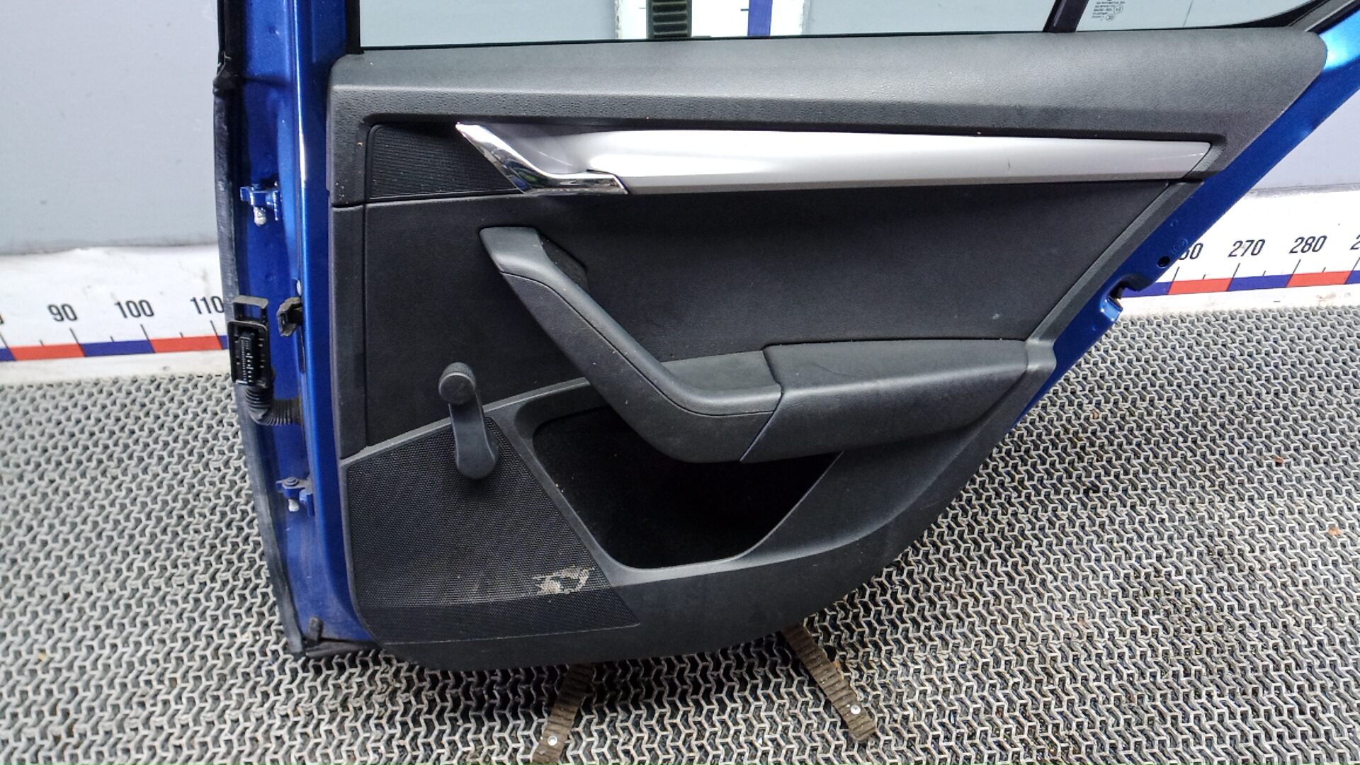 Дверь задняя правая