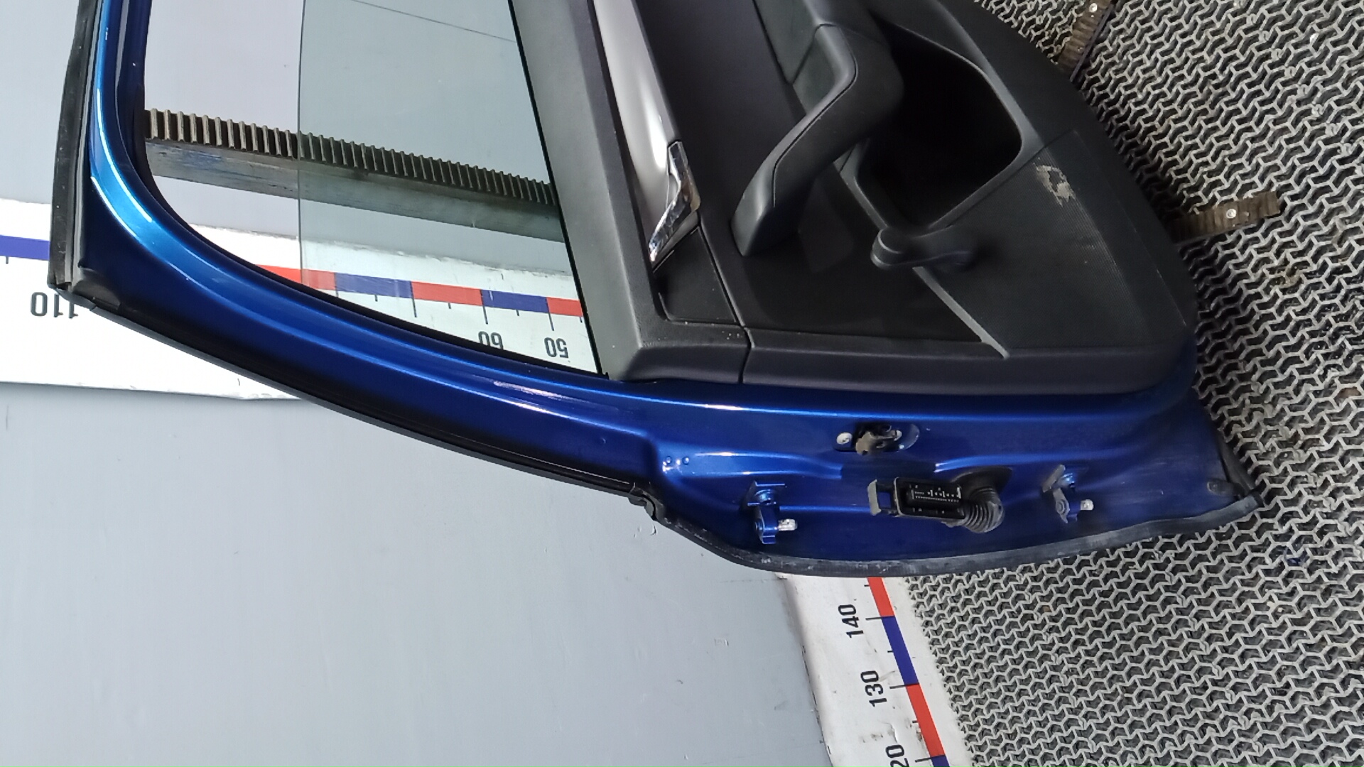 Дверь задняя правая