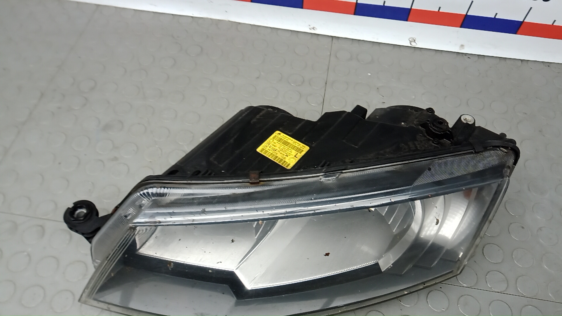 Фара левая