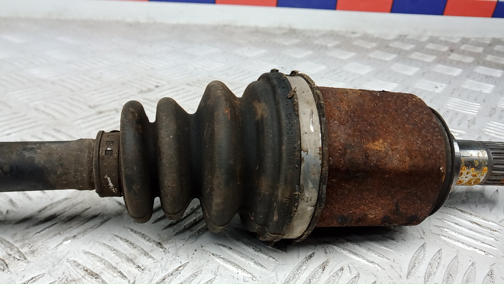 Полуось передняя левая