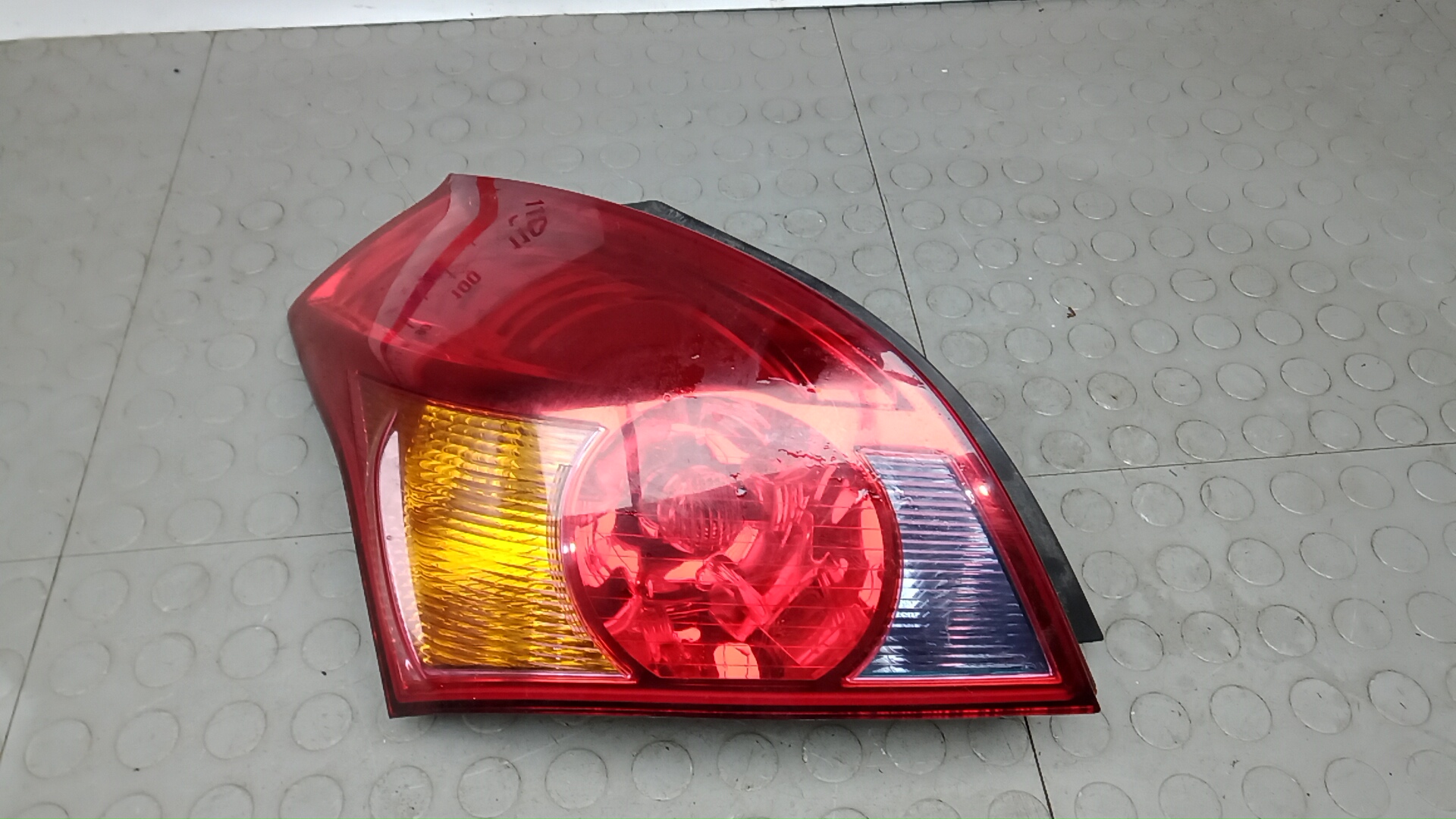 Фонарь задний левый