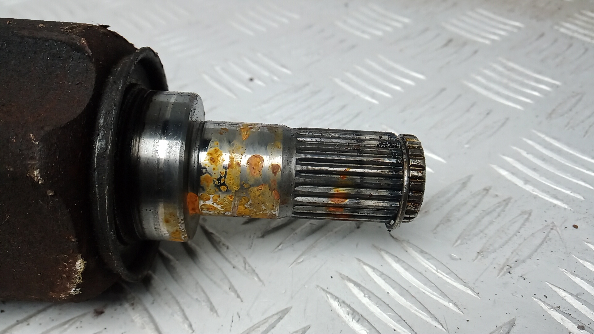 Полуось передняя правая