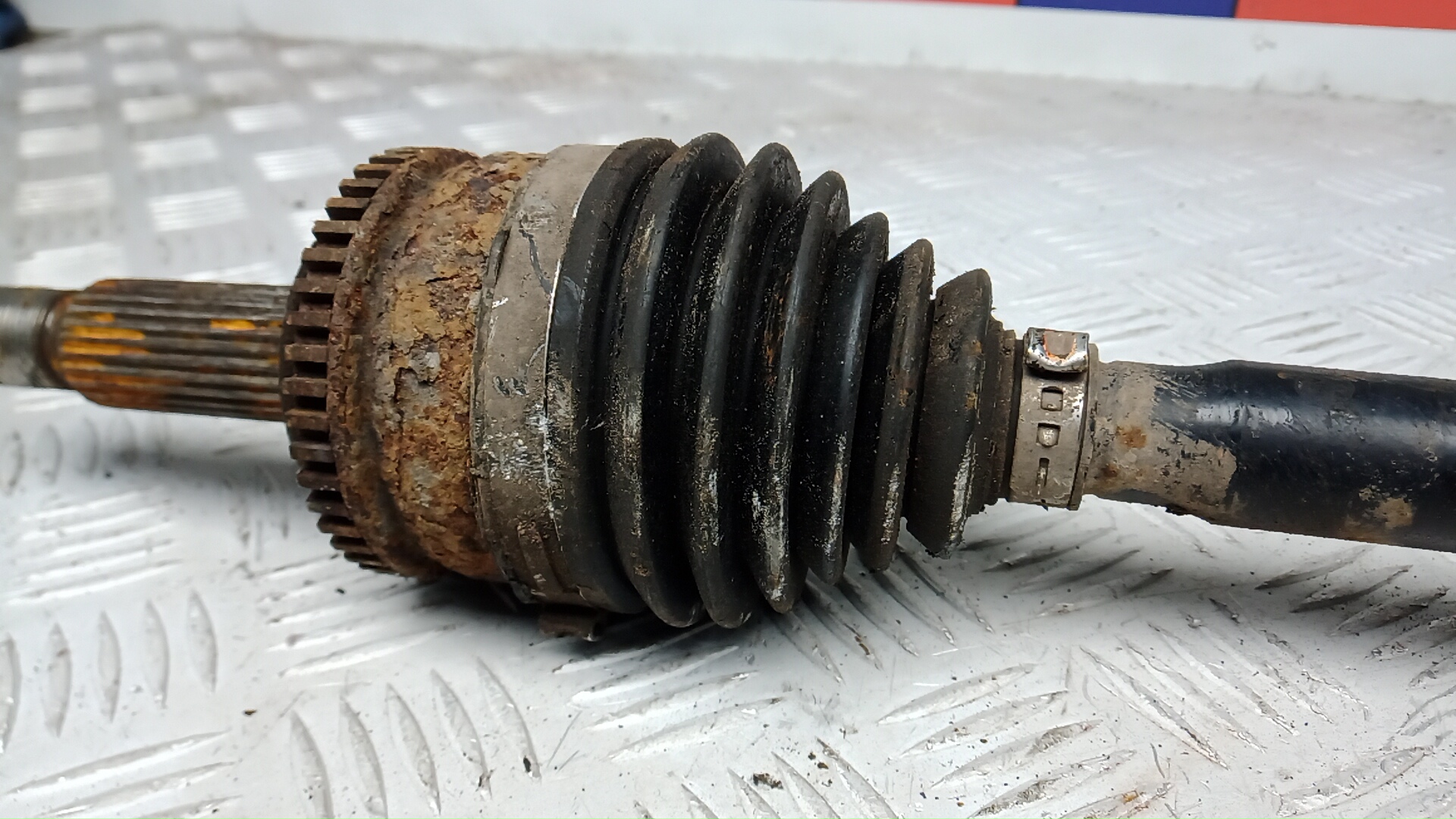 Полуось передняя правая