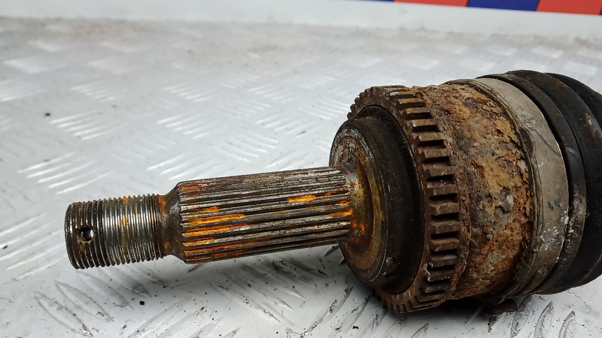 Полуось передняя правая