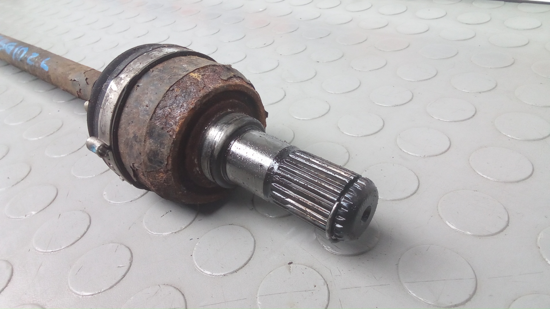 Полуось задняя левая